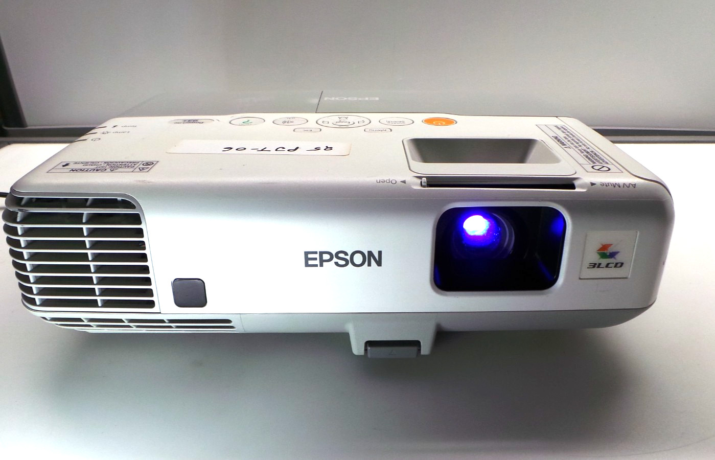 Epson PowerLite 93+ H382F 3LCD 2600 Lumens Projector - Tested- No Remote