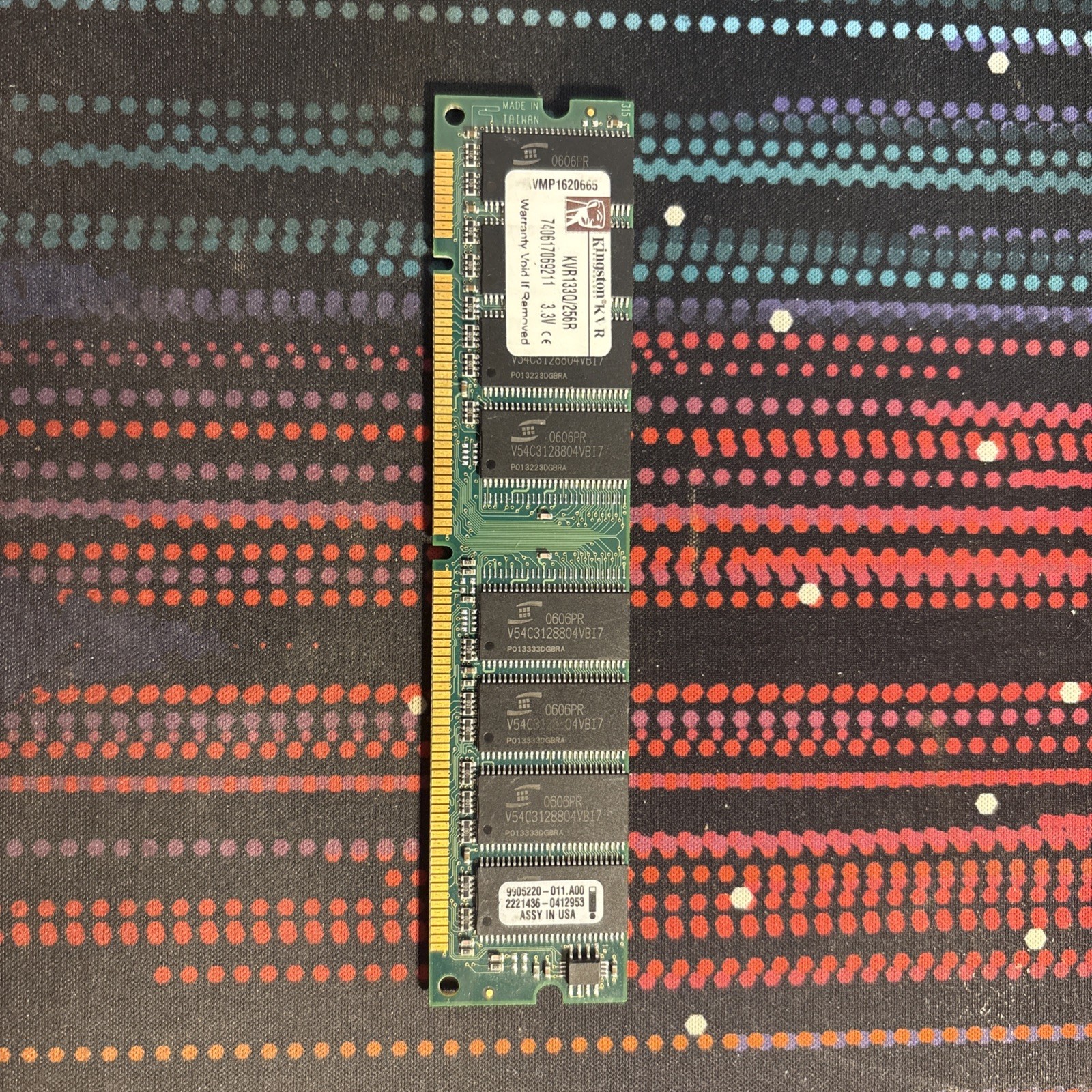 Kingston KVR PC-133 256 MB DIMM 133 MHz SDRAM Memory (KVR133Q/256R)