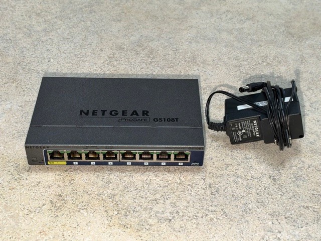NETGEAR Pro-safe GS108T 8-port gigabit switch