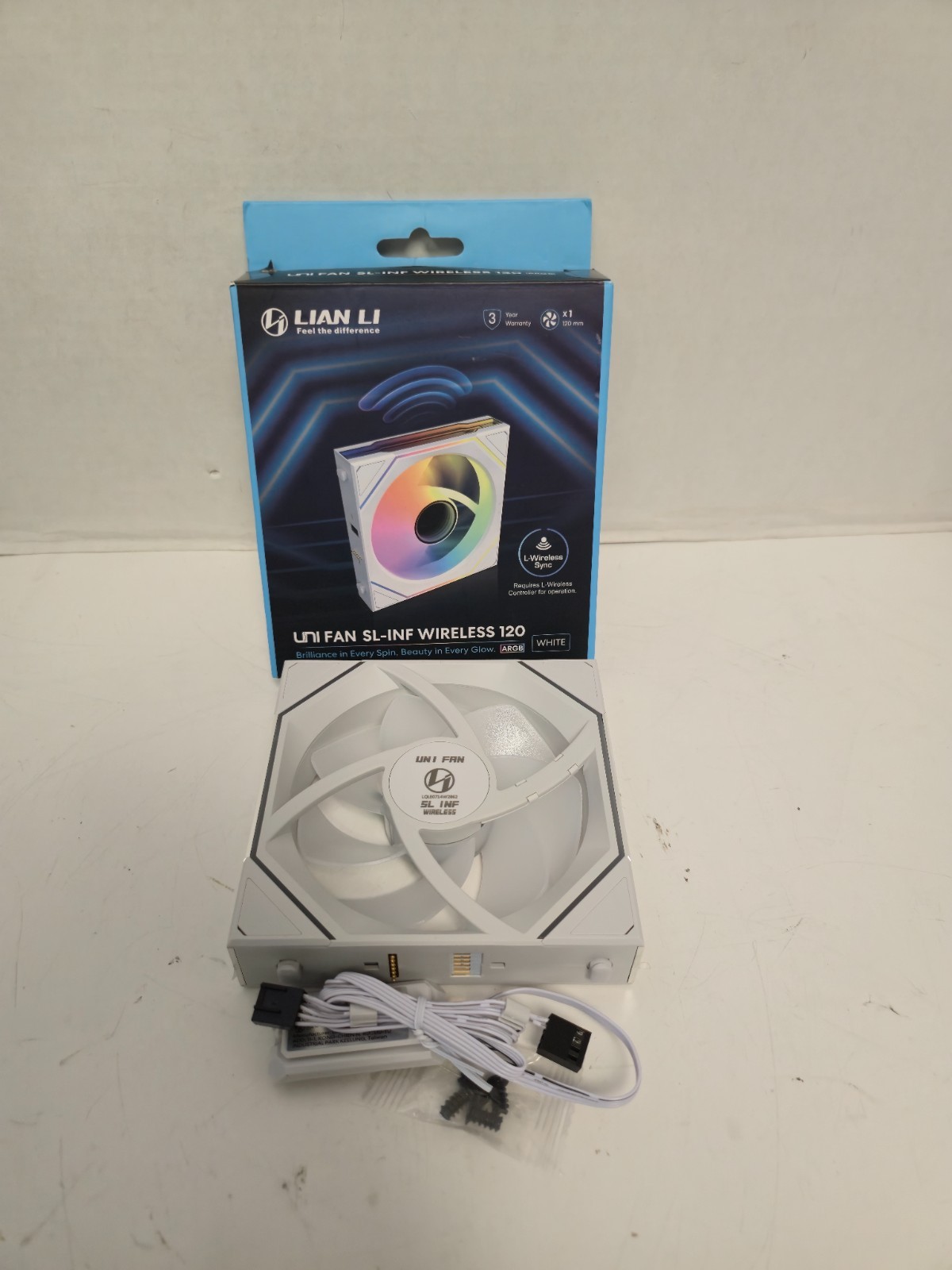 Untested Lian Li SL-INF Wireless 120 - White - COMPLETE - (READ)