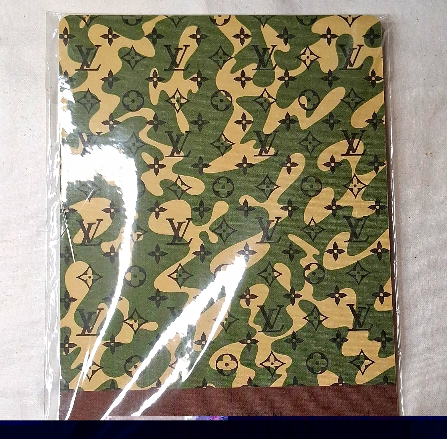 100 % New Louis Vuitton Numero Tokyo Takashi Murakami Mouse Pad Monogramouflage.