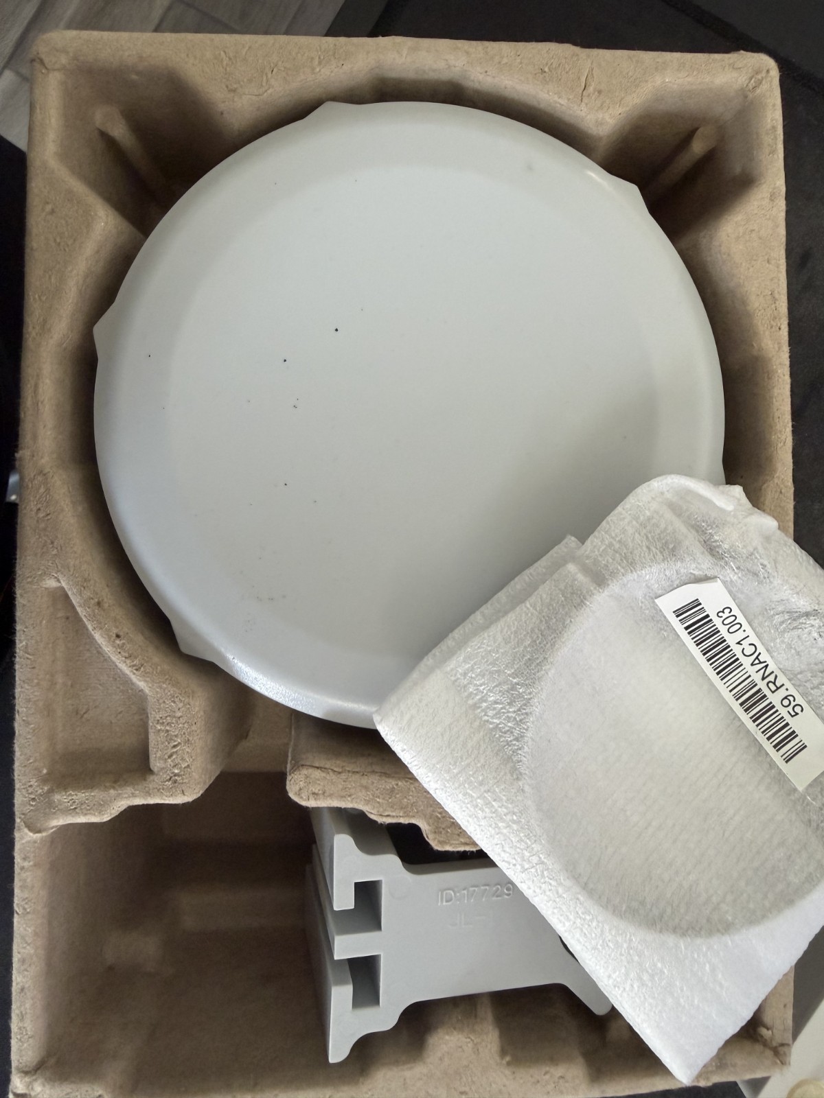 MikroTik Routerboard SXT Lite5 - 5 ghz CPE/AP bridge w/ mounting bracket, POE