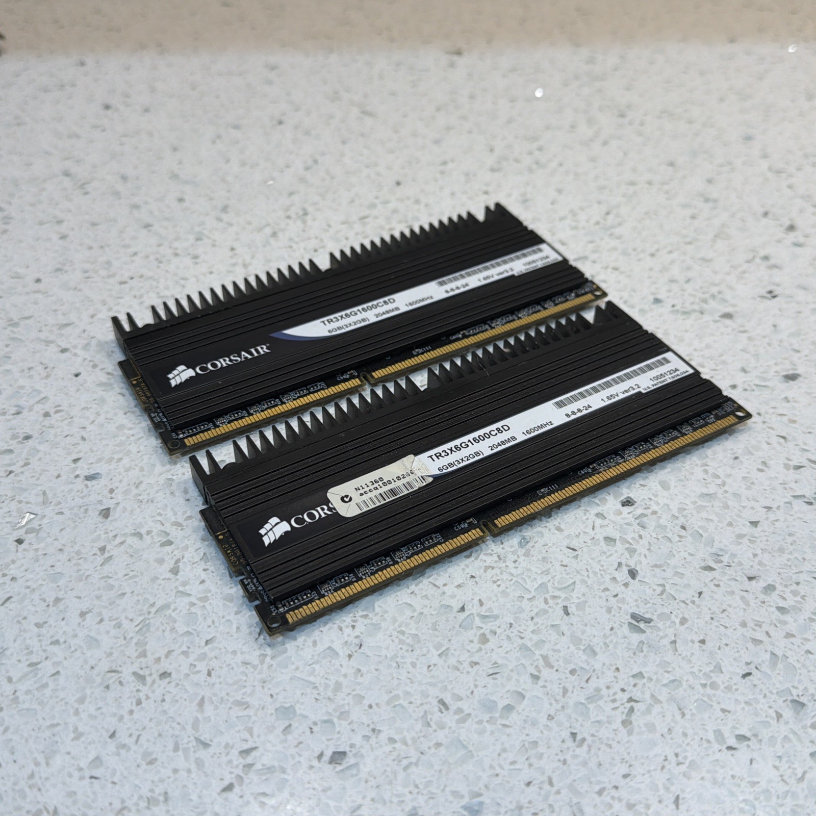 Corsair 4GB(2x2GB) Kit DDR3 TR3X6G1600C8D Dominator 1600MHz J95
