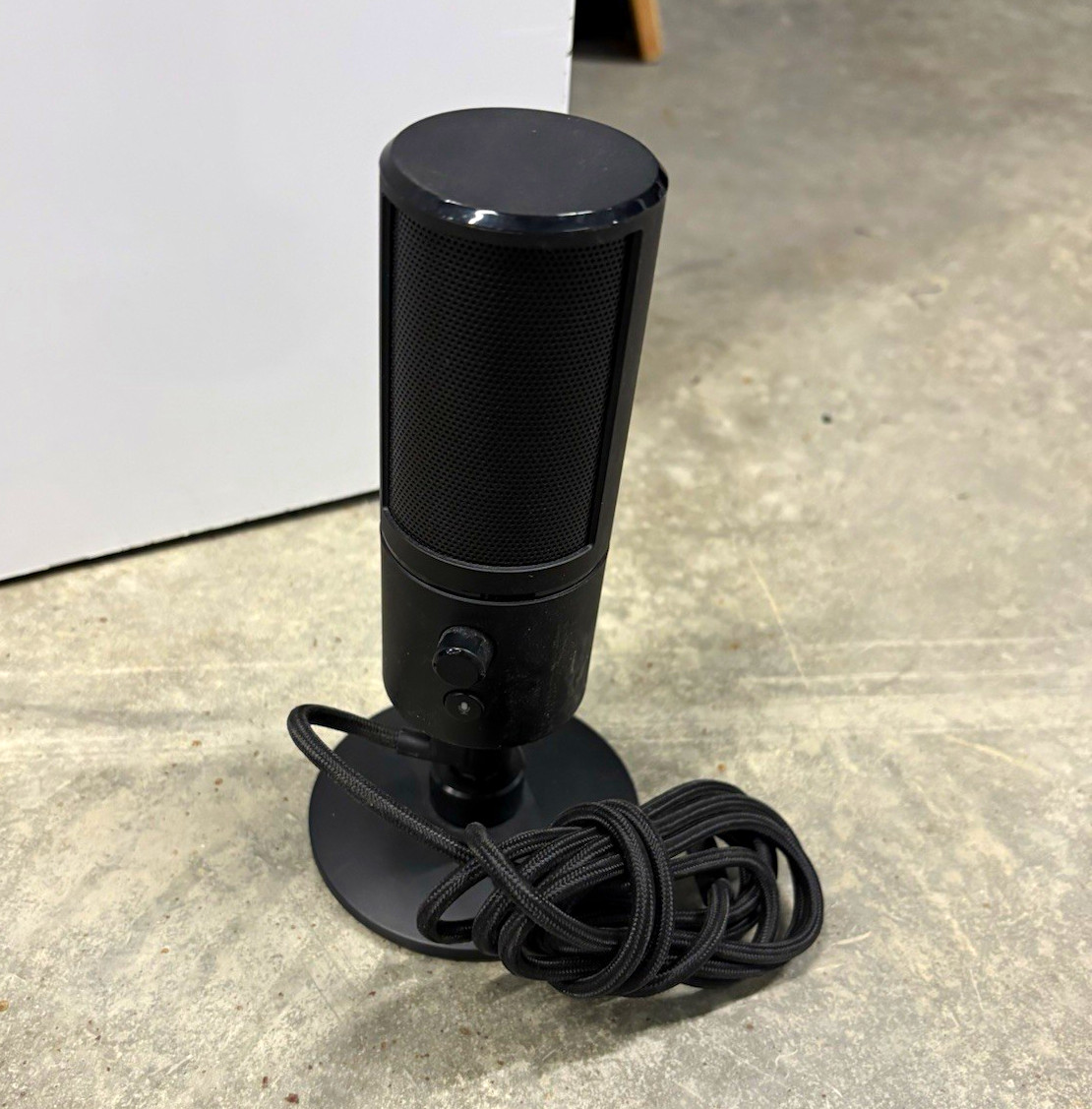 Razer Seiren X USB Supercardioid Mic Black Mute Button Adjustable Stand