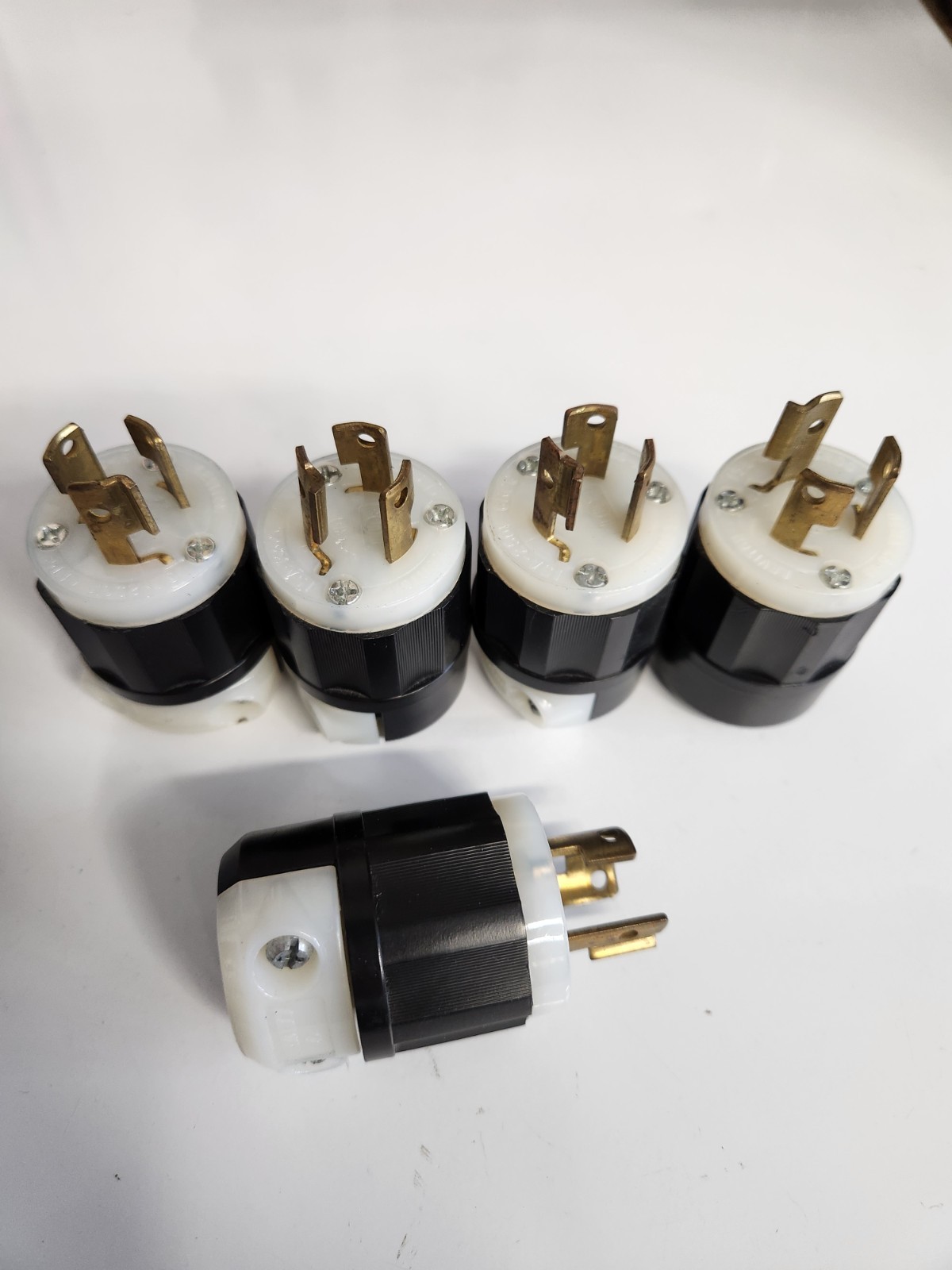 Leviton Locking Plug 4570-C, NEMA L6-15P, 15 Amp 250 Volt