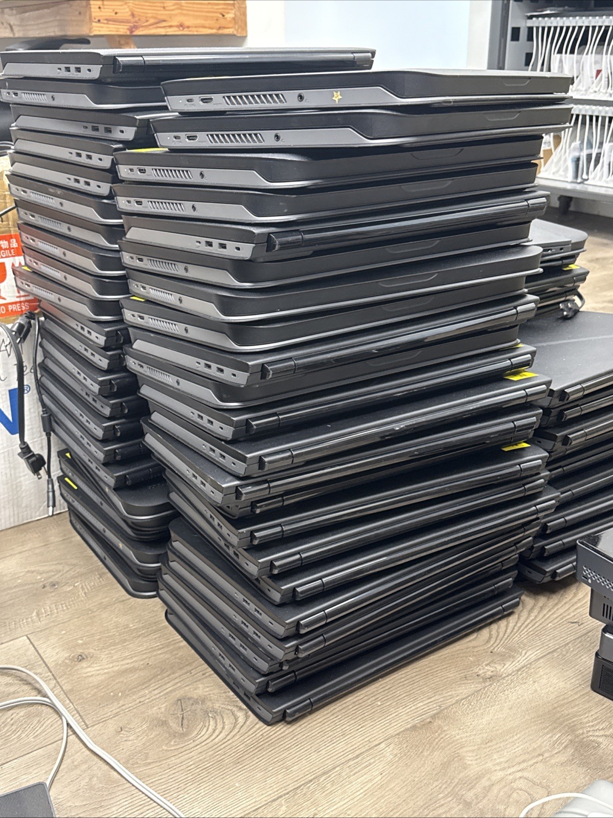 (Lot of 10) zSpace W1847 15.6" AMD A9-9420 Radeon R5 8GB RAM 256GB SSD Win11 Pro