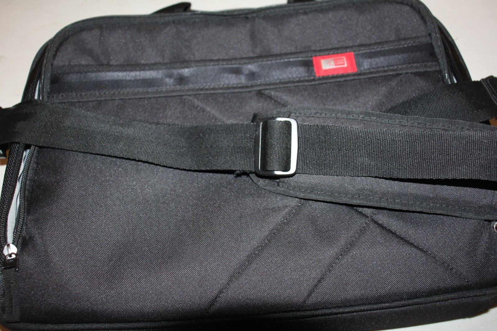 Case Logic DLC-117 Black Briefcase messenger Bag For 17.3" Notebook Tablet