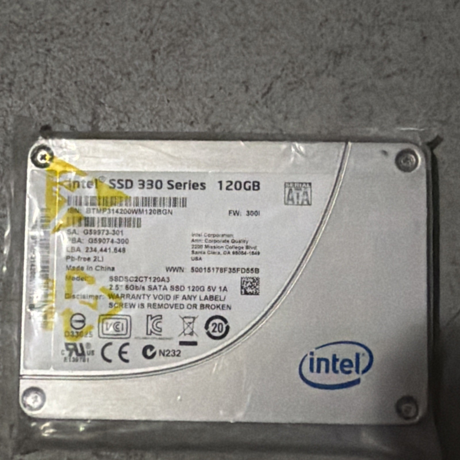 120 GB SATA III Intel 330 Series SSDSC2CT120A3 SSD MLC 2.5" Internal Hard Drive