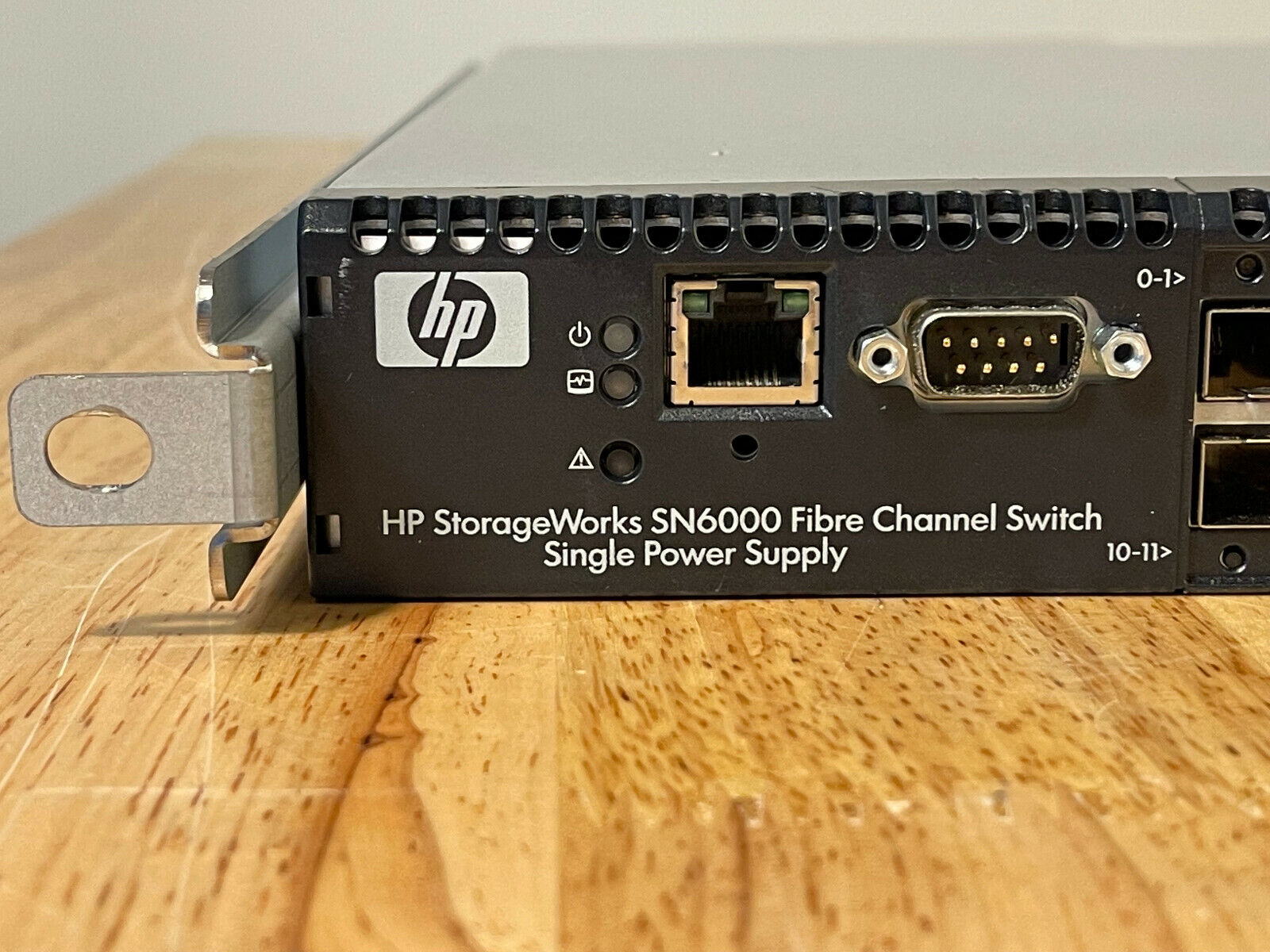 HP StorageWorks SN6000 Stackable 8Gb Fibre Channel Switch 20x SFP 4x XPAK No PSU
