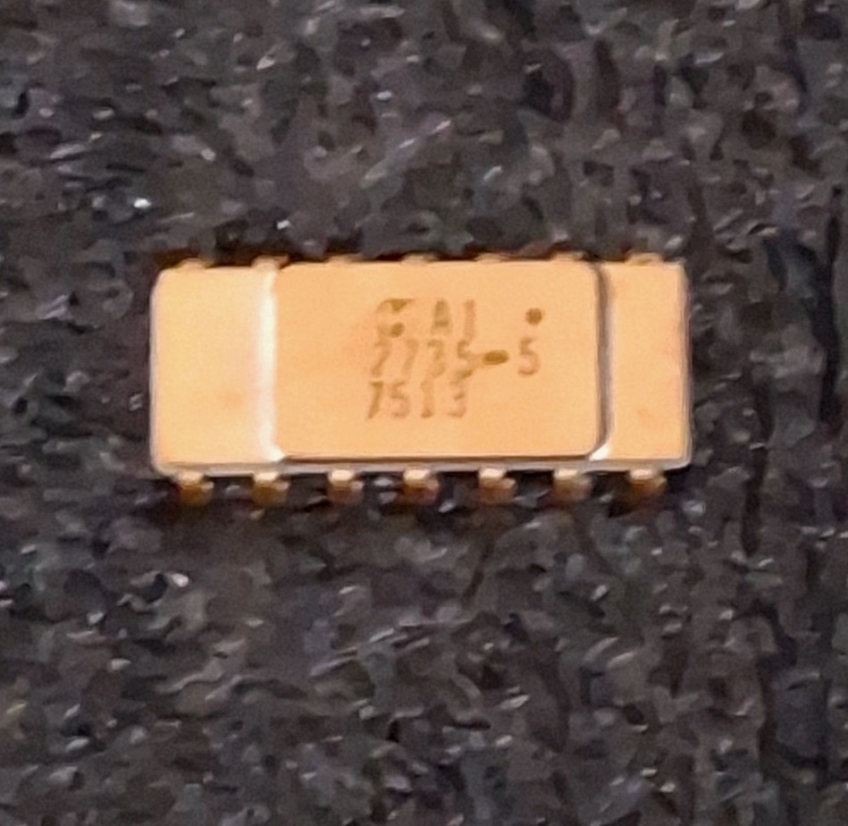 1-Vintage HARRIS AI-2735-5  Gold Plated IC  untested (date code 7513)