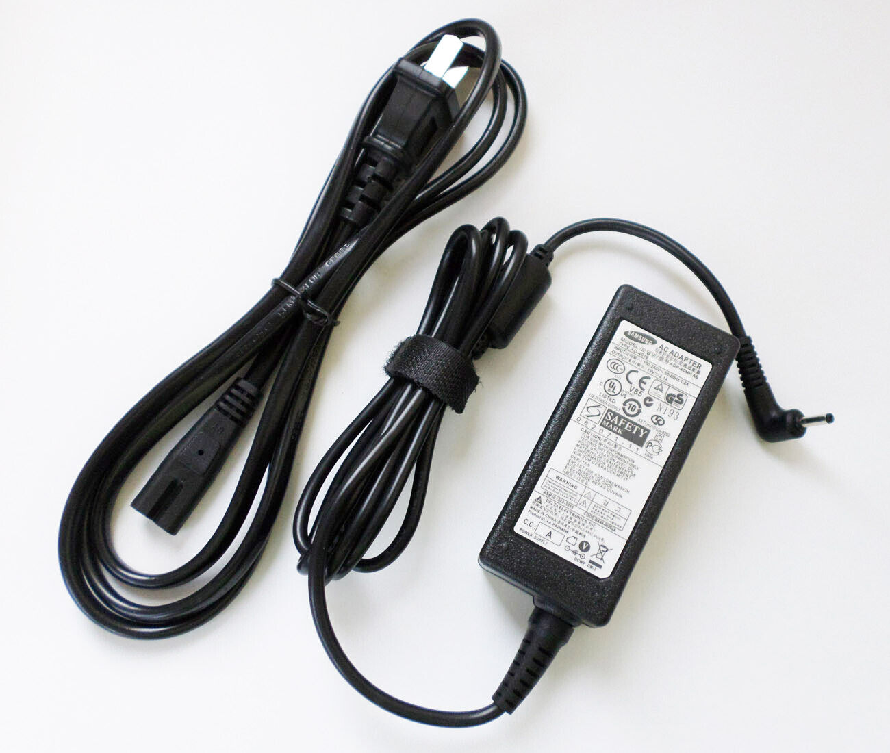 OEM Genuine AC Adapter Battery Charger For samsung ultrabook Series 9 3.0*1.1mm
