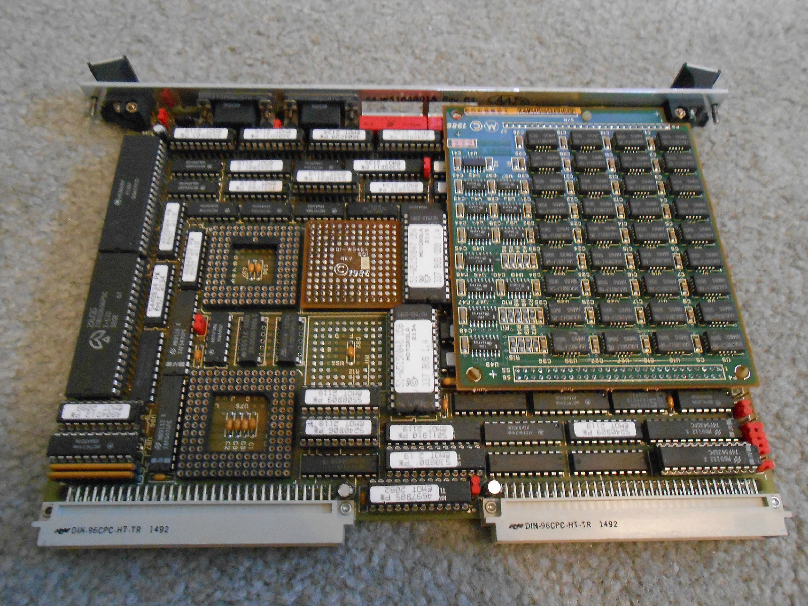 MOTOROLA MVME135A 4MB VME 16MHZ, 68881 FP, 2 RS-232 SERIAL PORTS MODULE (NO CPU)