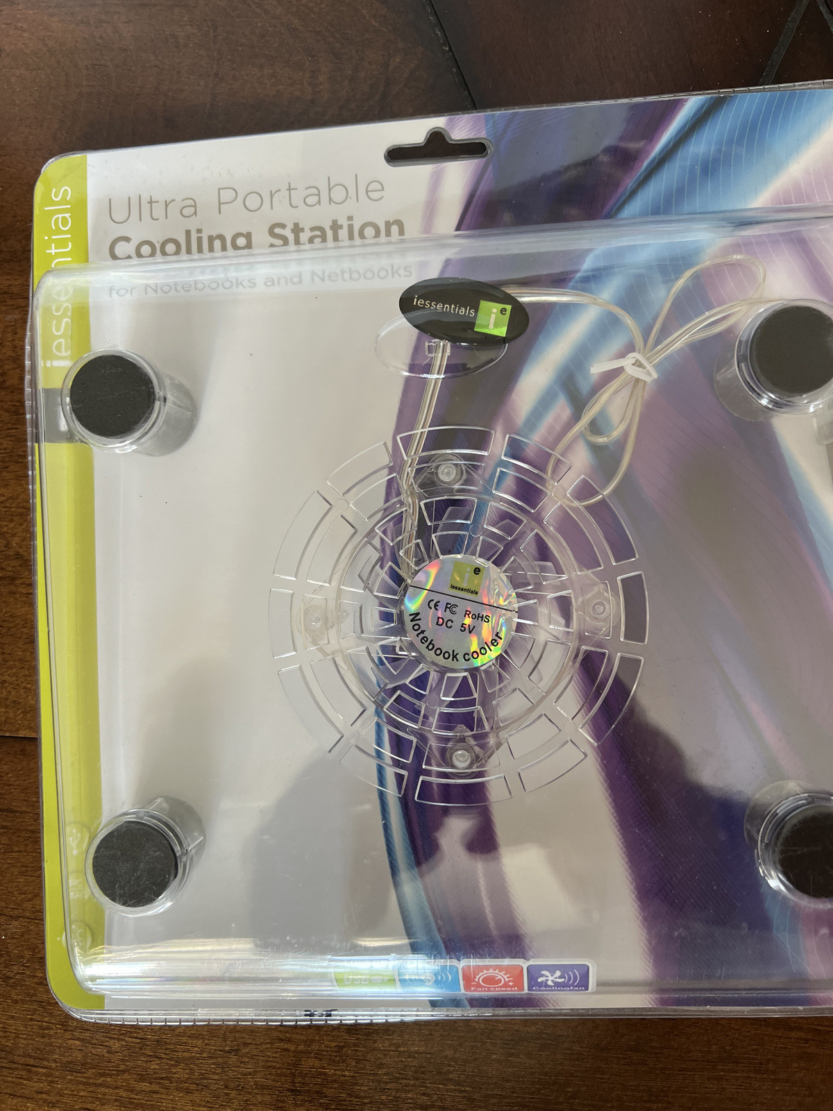 iESSENTIALS+ULTRA PORTABLE+COOLING STATION+PC/MAC COMPATIBLE
