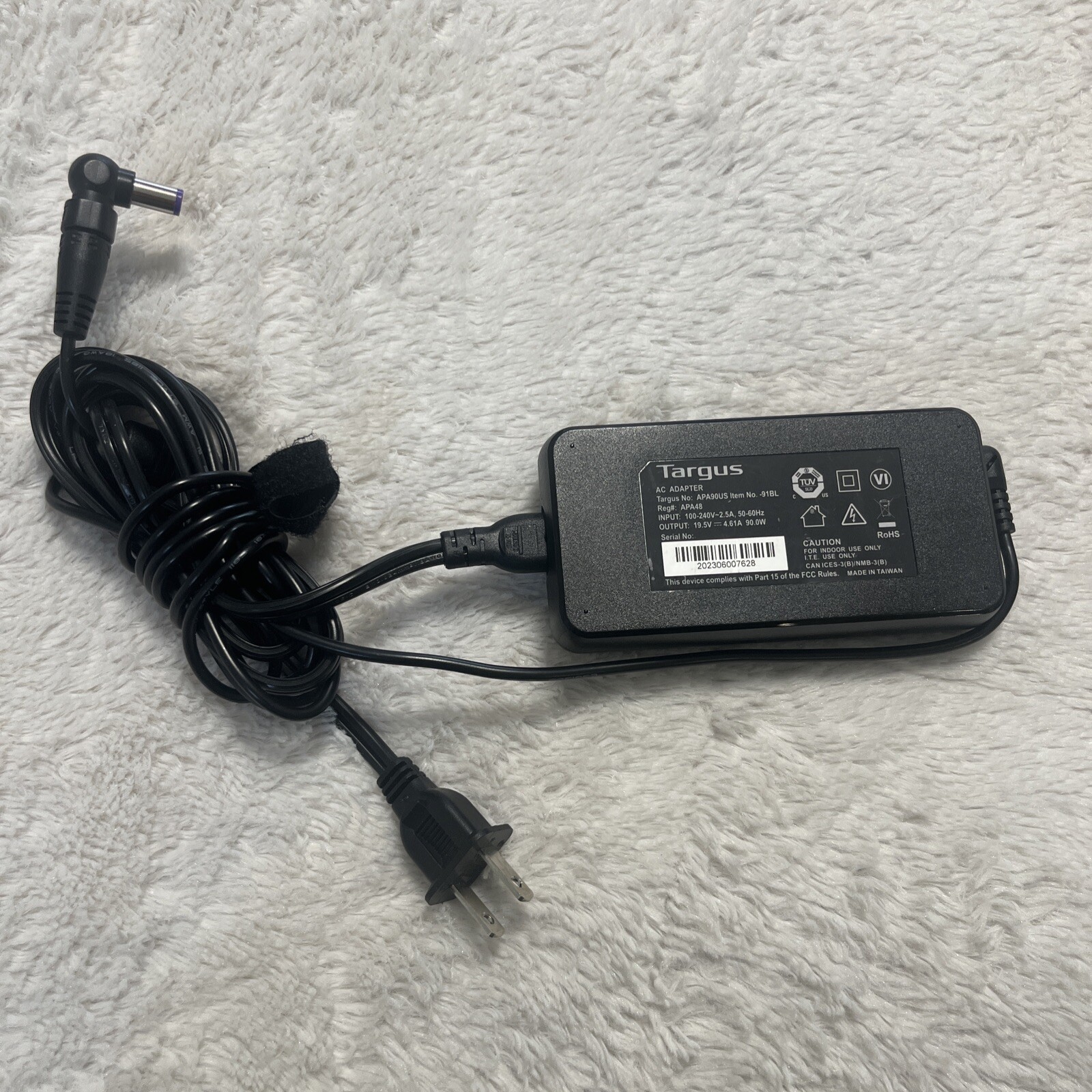 Targus Universal Laptop Charger Black (APA90US) 3W