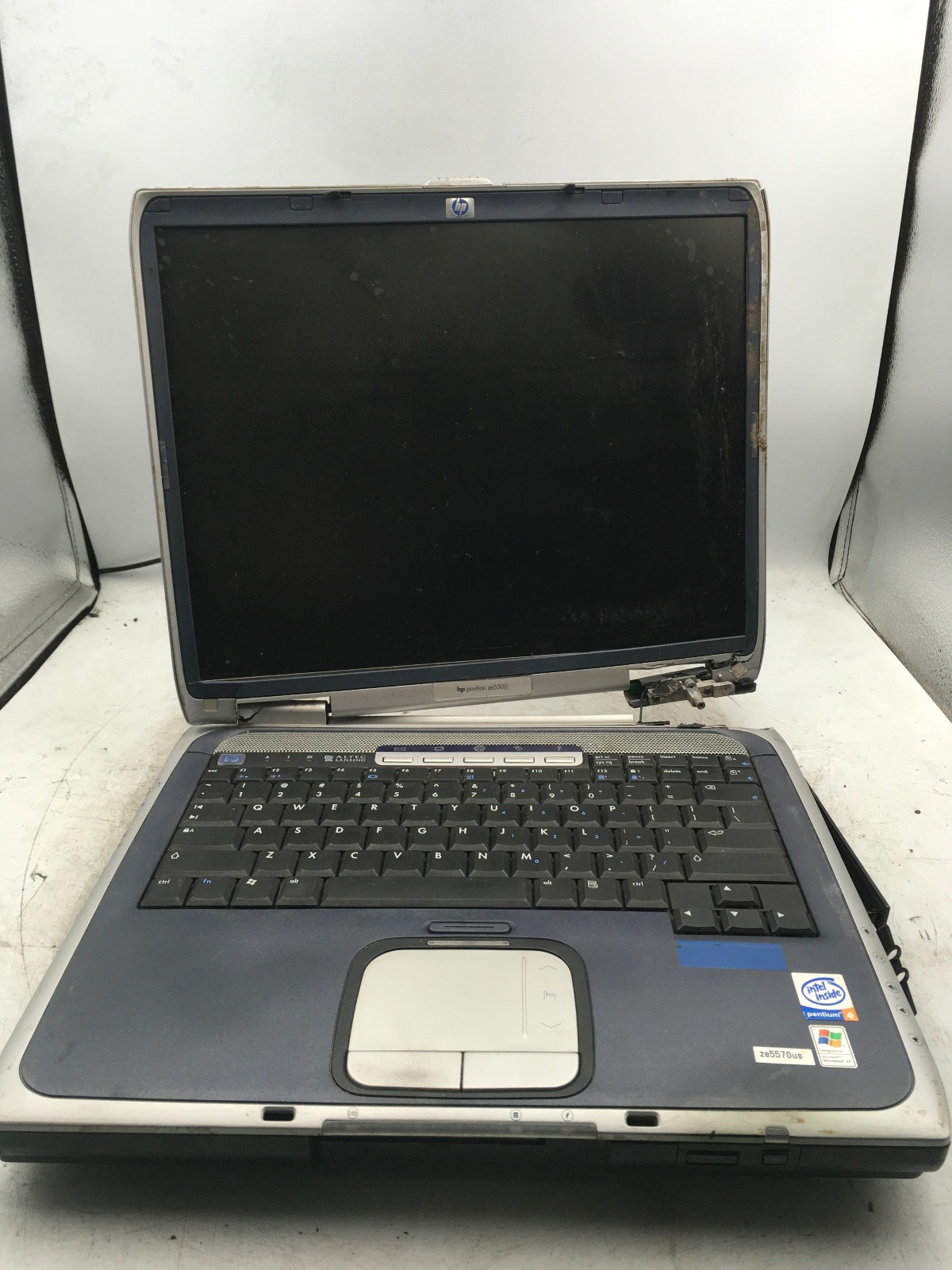 HP PAVILION ZE5500 - FOR PARTS - DAMAGED CASE - INTEL PENTIUM 4 - NO RAM-READ-BB