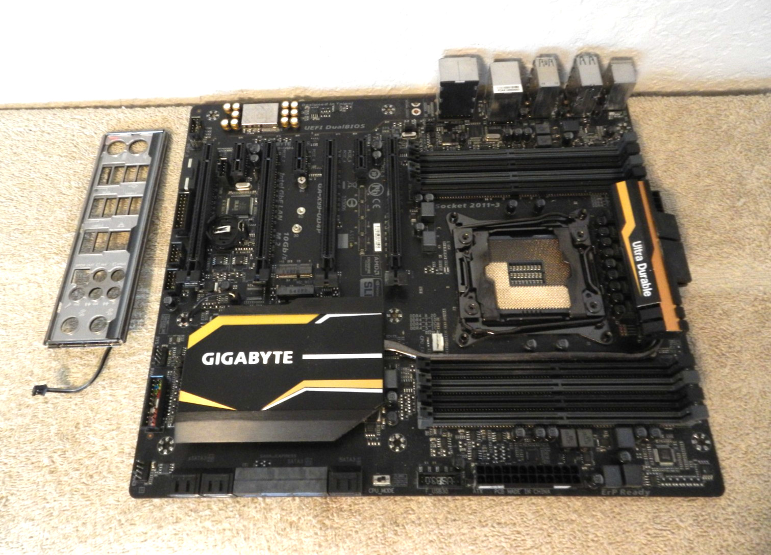 Gigabyte GA-X99-UD4P Motherboard DDR4 + IO Shield - NO POWER