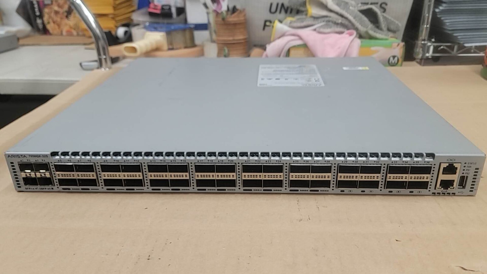 Arista DCS-7050QX-32S 32x 40GBQSFP+ & 4xSFP+ Switch Front to Rear Airflow (Blue)
