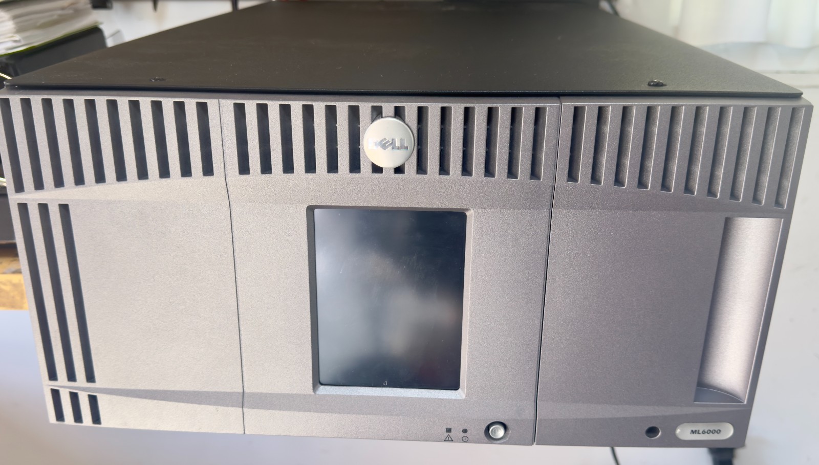 Dell PowerVault ML6000 w/ 2x LTO-6 FC Drives inclding rack rails and fibre cable