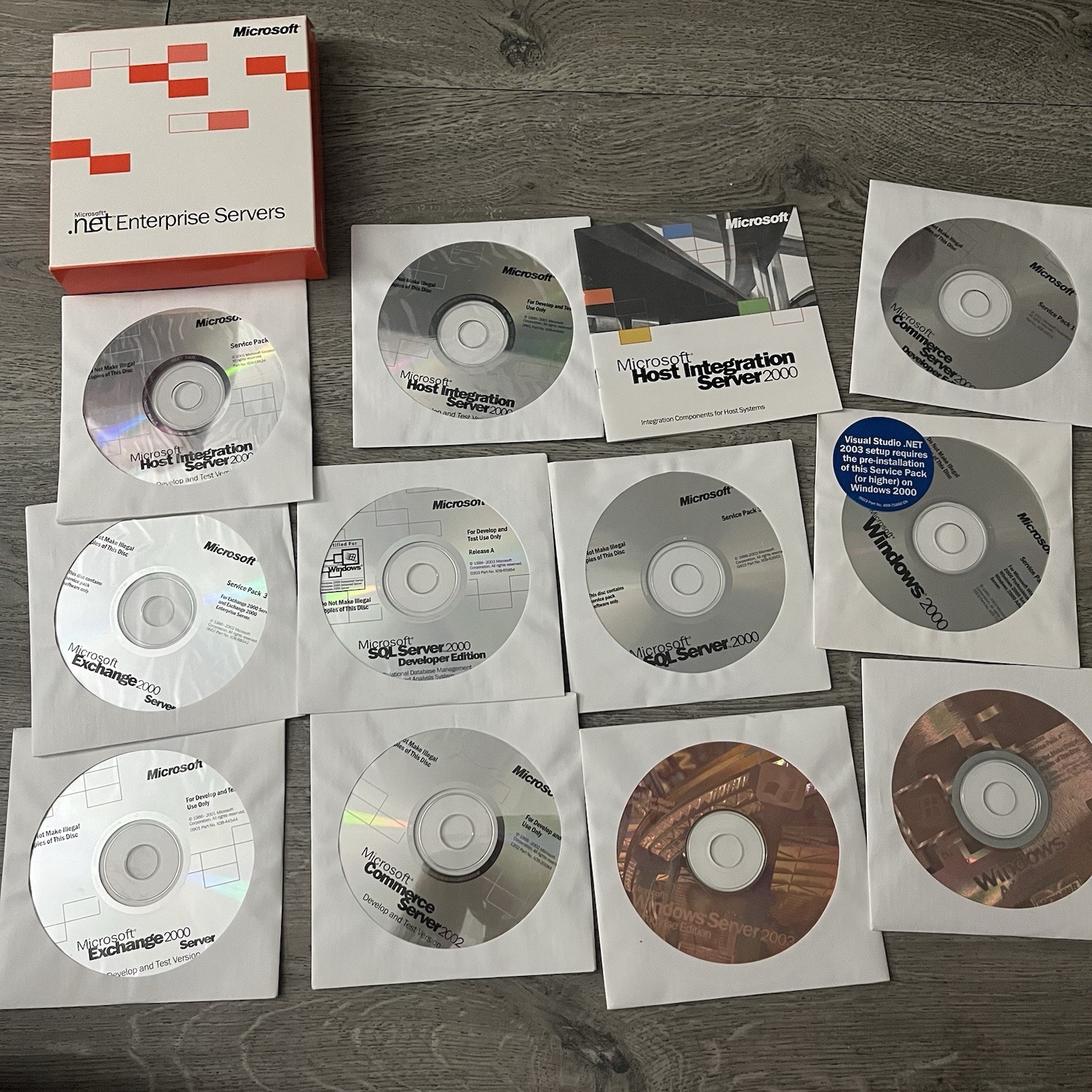 Microsoft .net Enterprise Servers 12 Disc set w/6 Keys - Win 2000 - Pre-owned