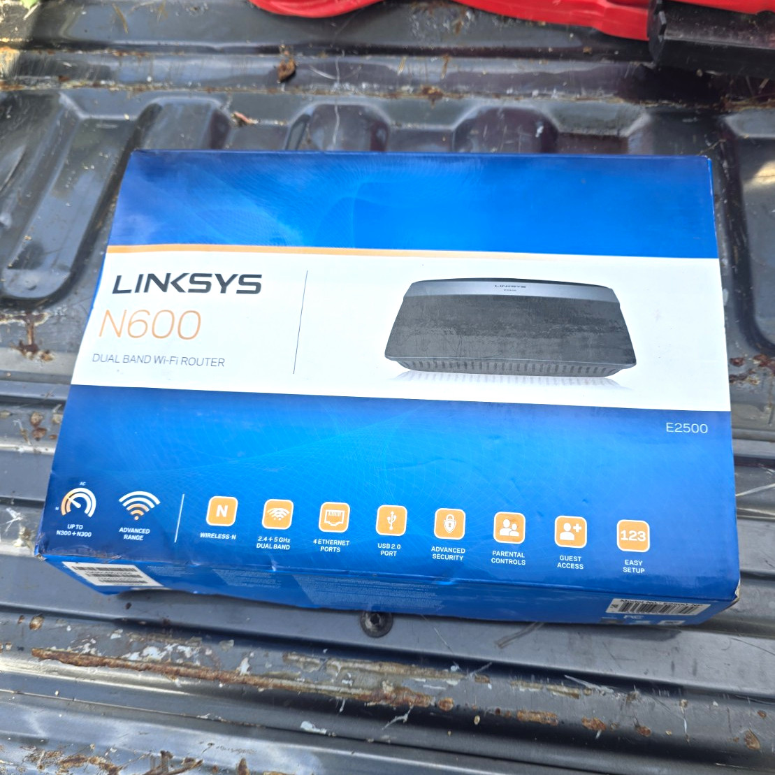 Linksys E2500 N600 Dual-Band Wi-Fi Router - Open Box Complete With Manual Cords