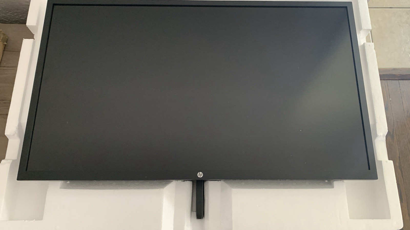 HP Pavilion 32 QHD 32-inch Display with stand and ORIGINAL box