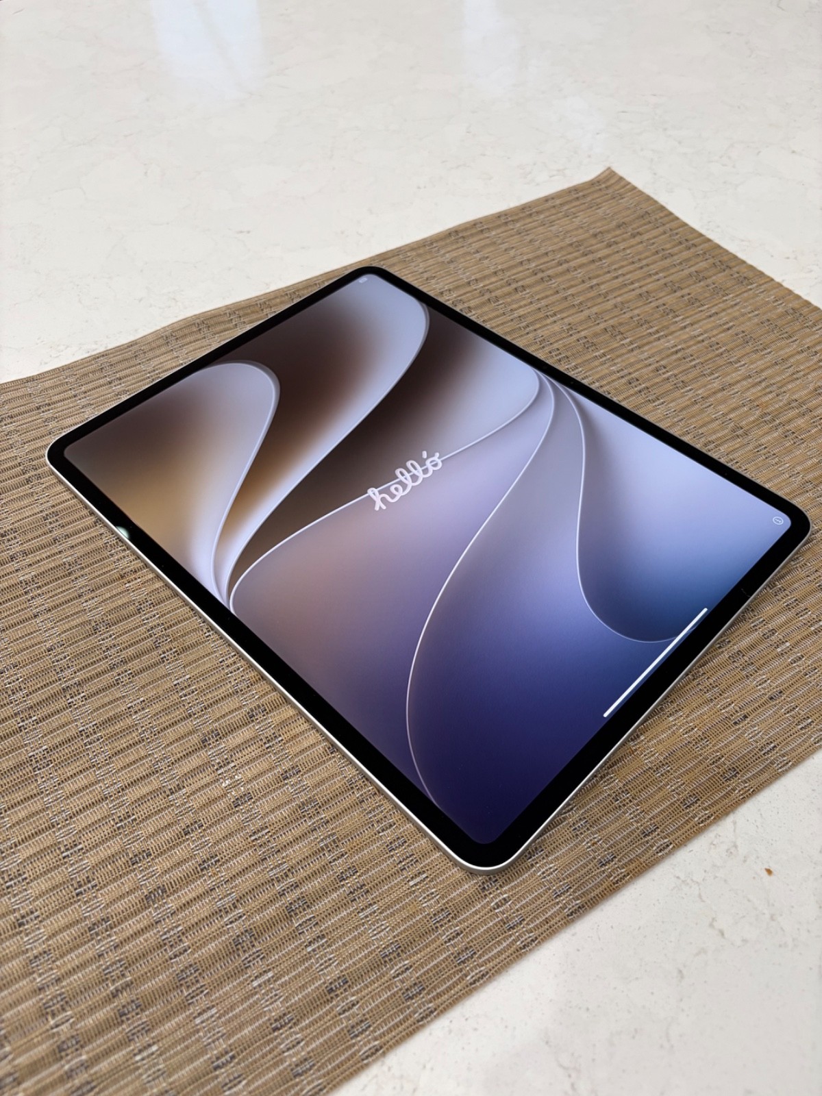 Apple iPad Pro 13  & Magic Keyboard Bundle