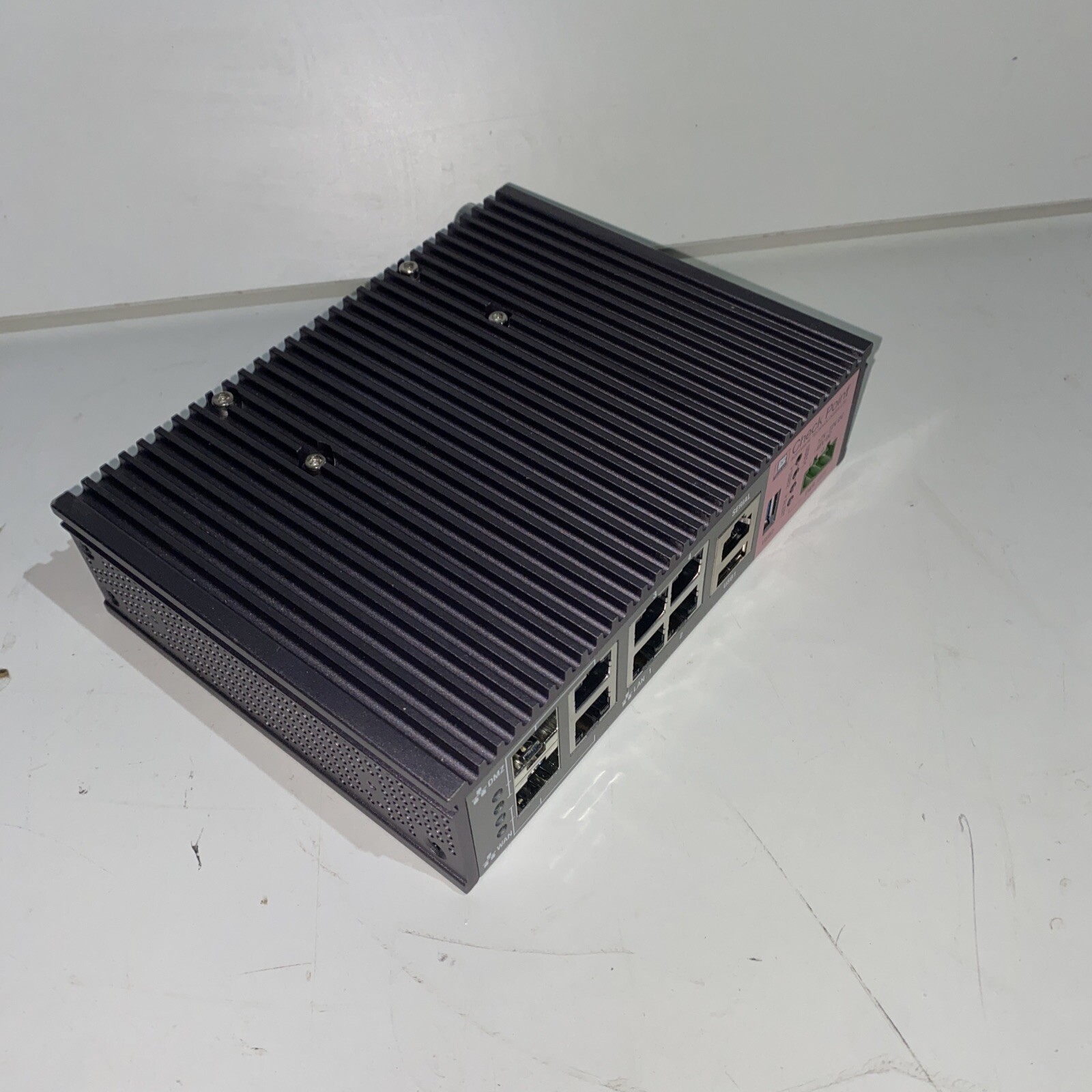 Check Point 1200R Security Appliance L-61i