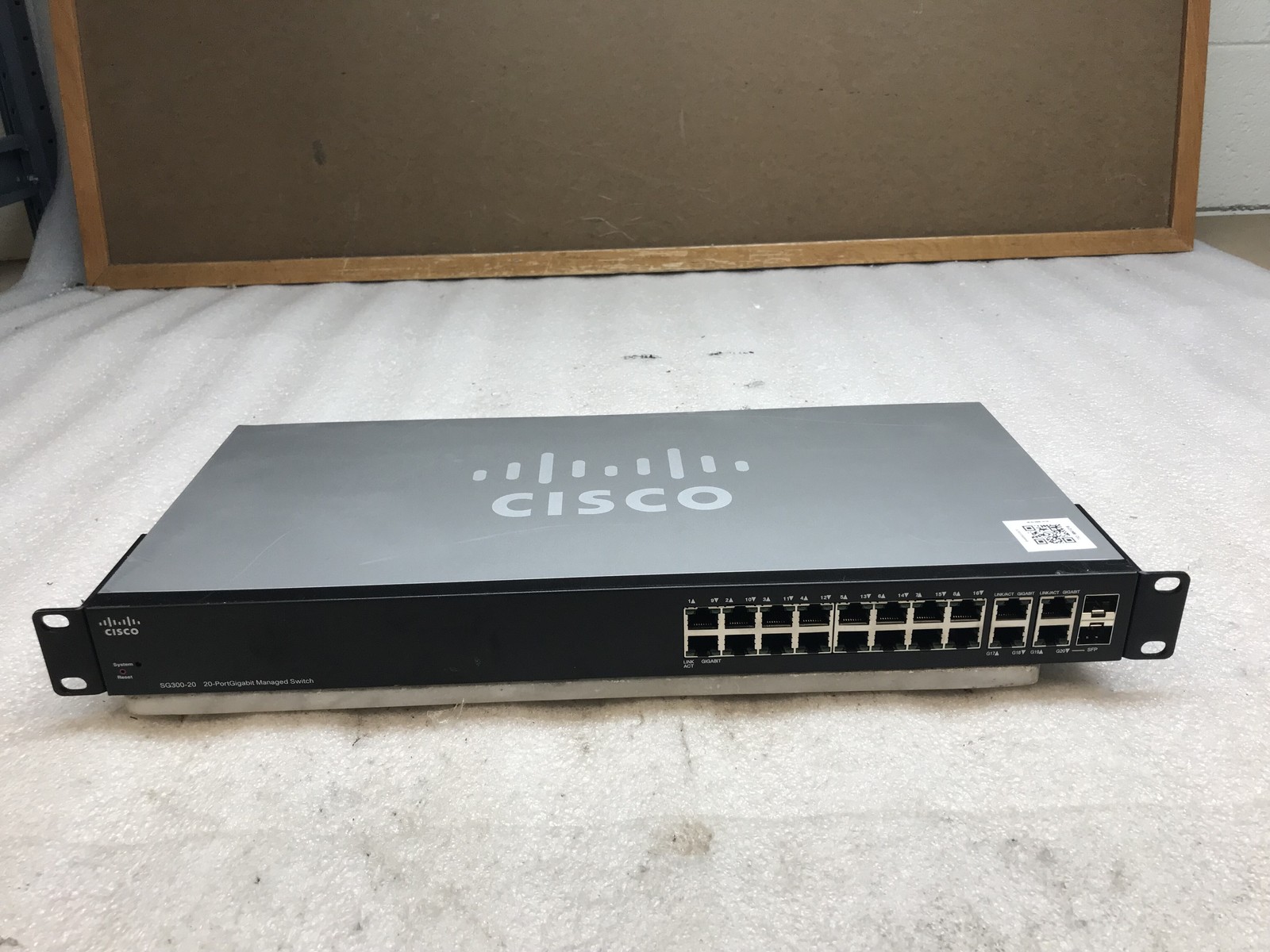 Cisco SG300-20 20 Port Gigabit Managed Ethernet Network Switch