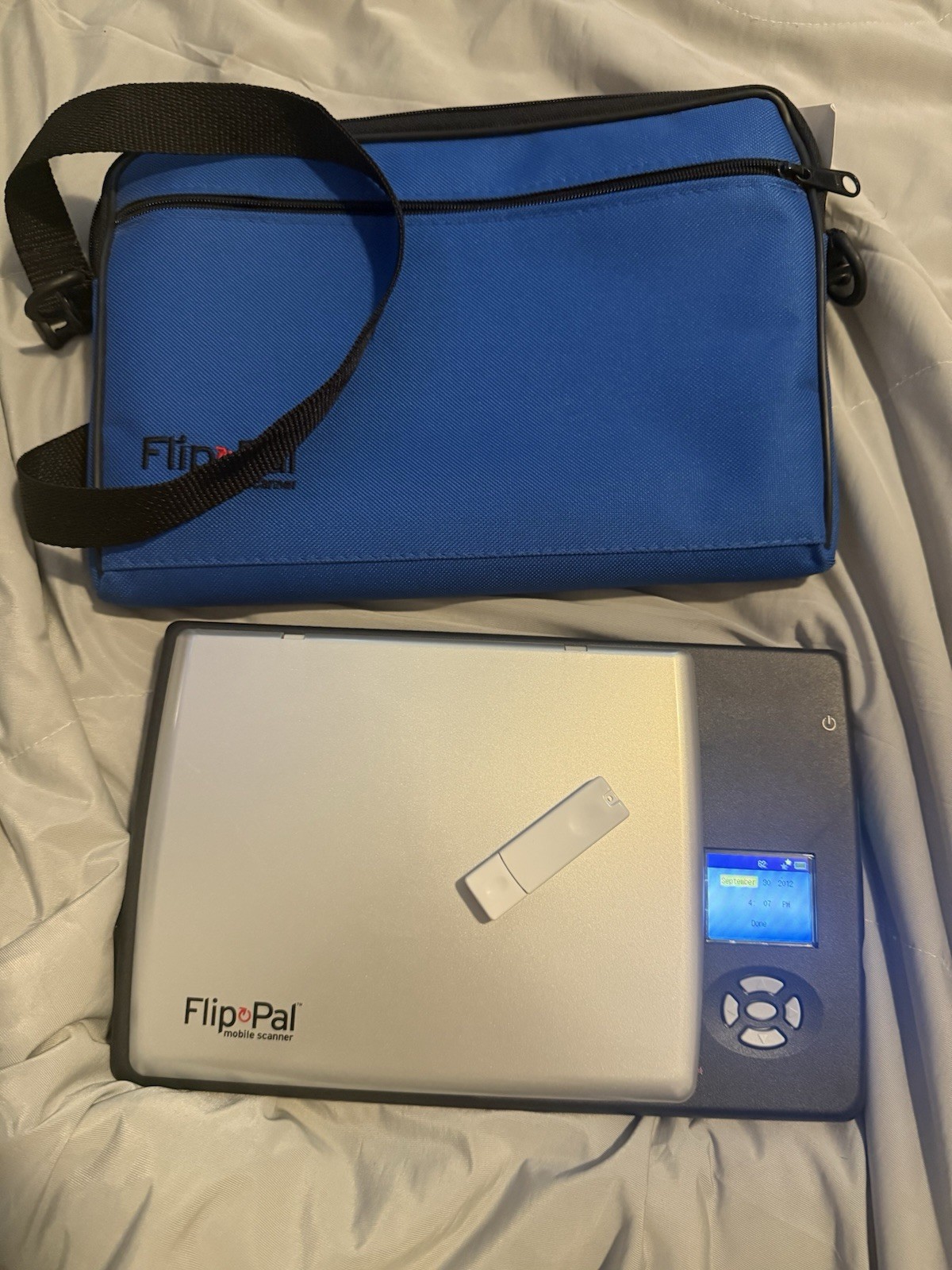 Flip-Pal Mobile Scanner 100C Portable Flatbed Scanner w/ SD Card - Tested