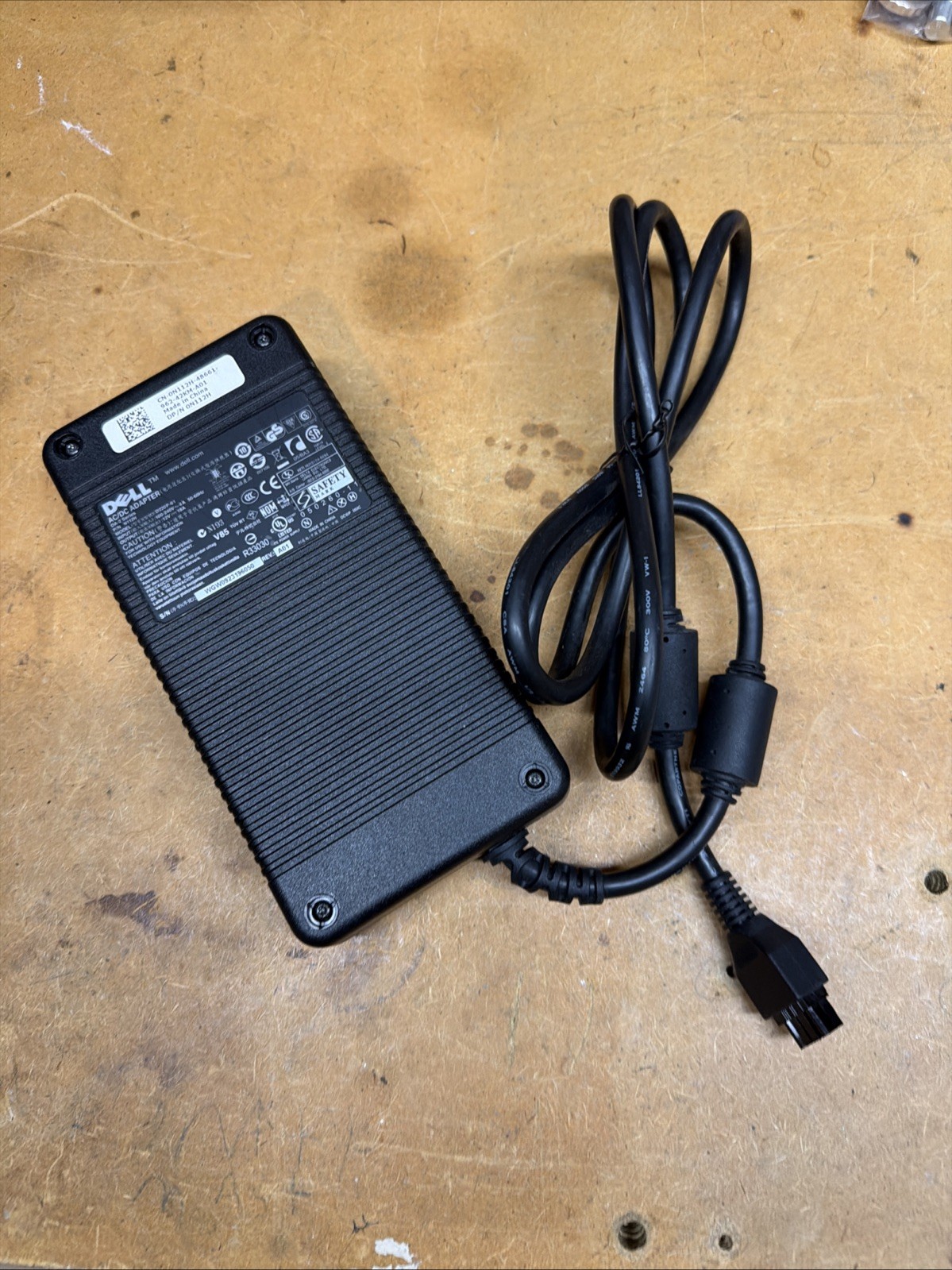 Dell Genuine 0N112H D-220P -01 AC Power Adapter 12V 18A DA-2 Series Charger