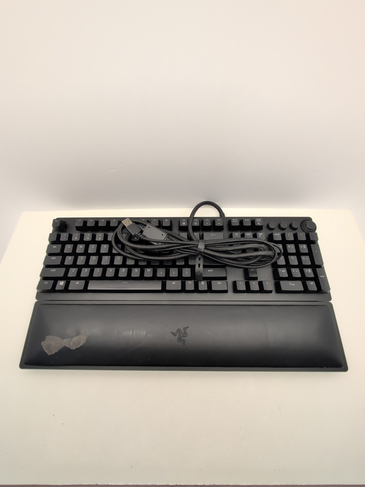 Razer Huntsman Elite Gaming Keyboard With Wrist Rest - Purple clicky switch