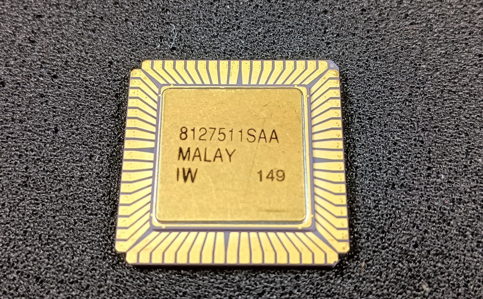 Rare Collectible Intel R80C186-16 Microprocessor Gold Purple package NOS Xlnt