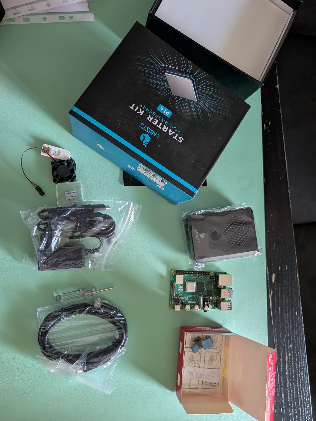 Raspberry Pi 4 Model B (ARM Cortex A72, 1.50 GHz, 4GB RAM) Mini PC