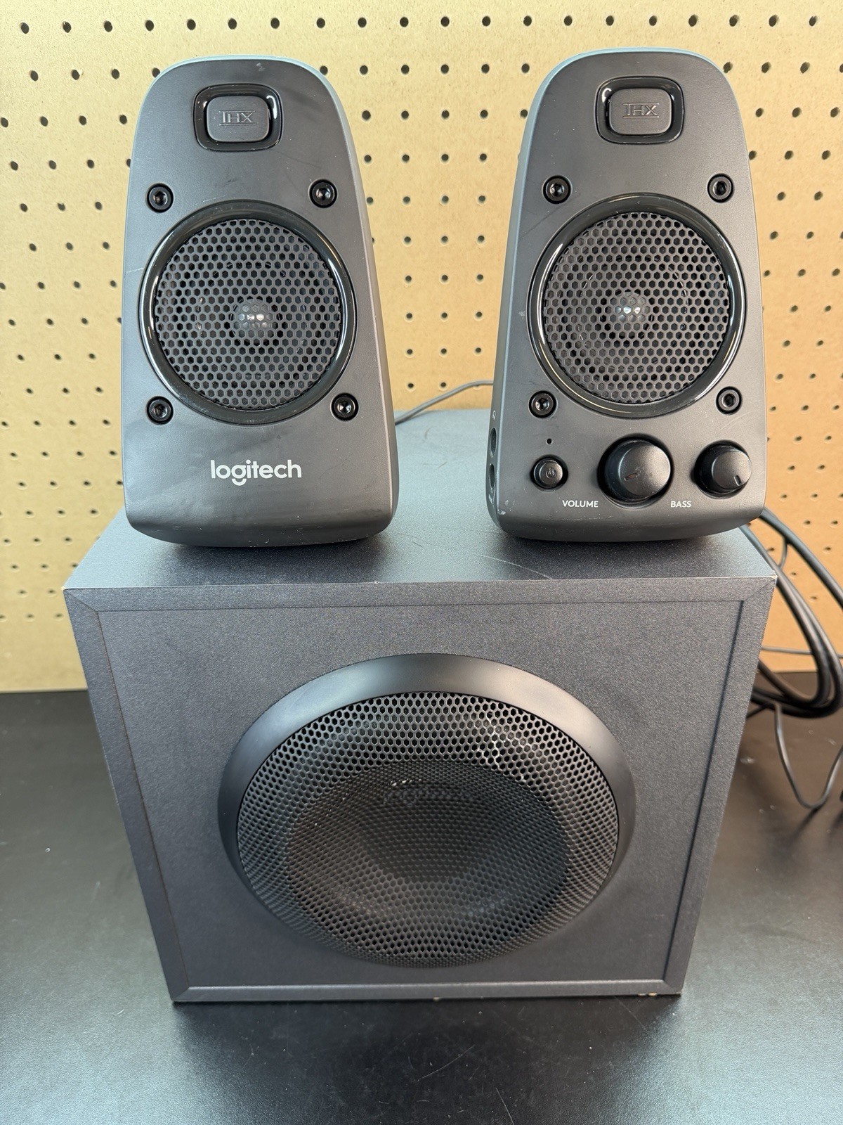 Logitech Z625 45W THX Sound 2.1 Speaker System
