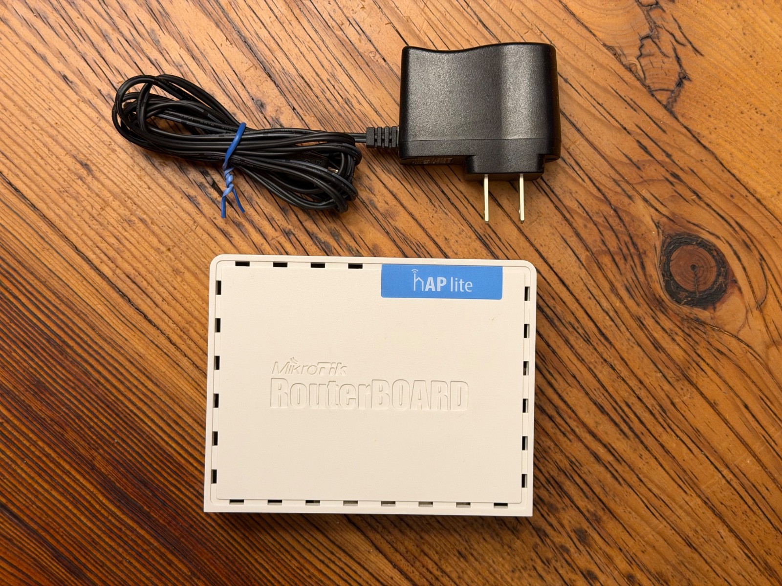 MikroTik hAP Lite RB941-2nD 2.4 GHz Wireless Router / Access Point RouterOS