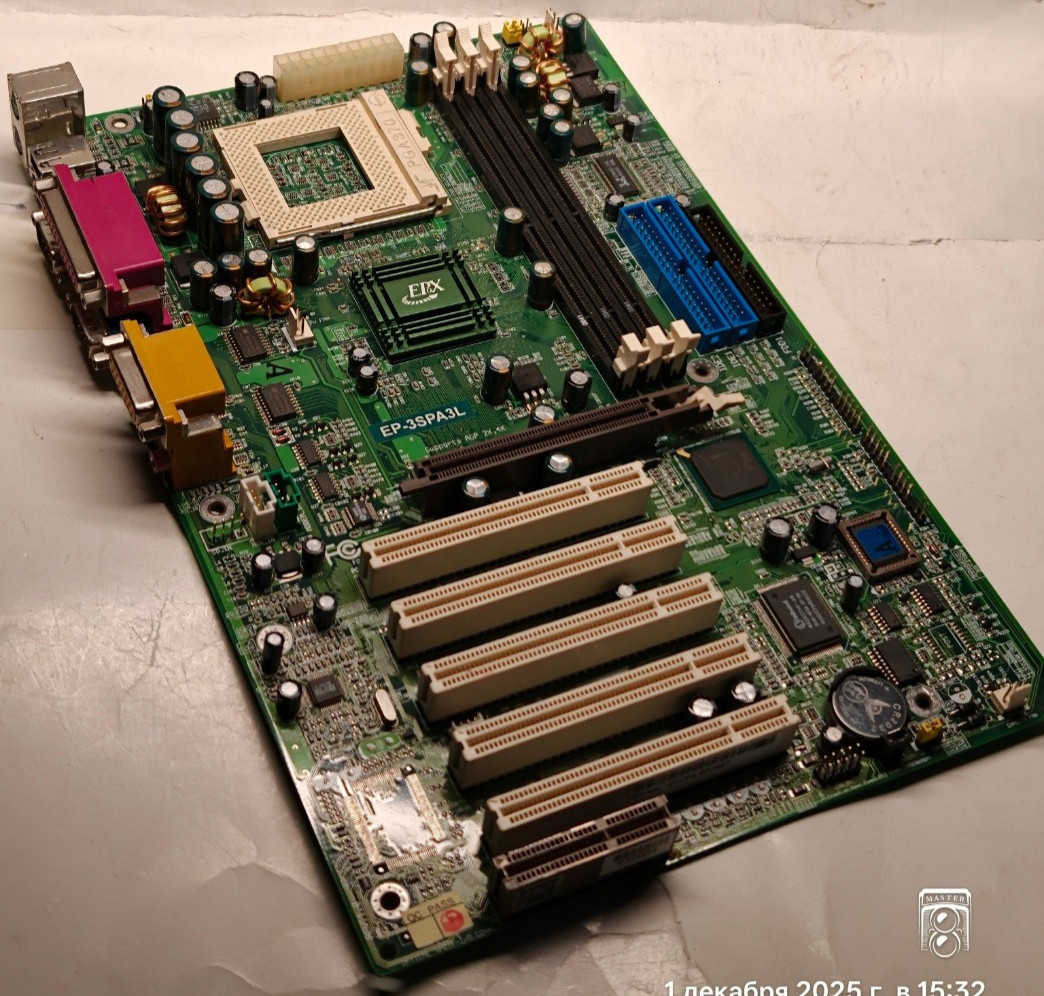 Socket 370 Classic ATX EPoX EP-3SPA3L Motherboard (815EP) + CPU & 128 MB RAM