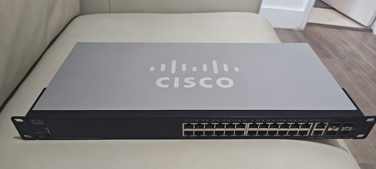 Cisco SG350-28 28-Port Gigabit Managed Switch 4x SFP Rackmount, TESTED WORKING