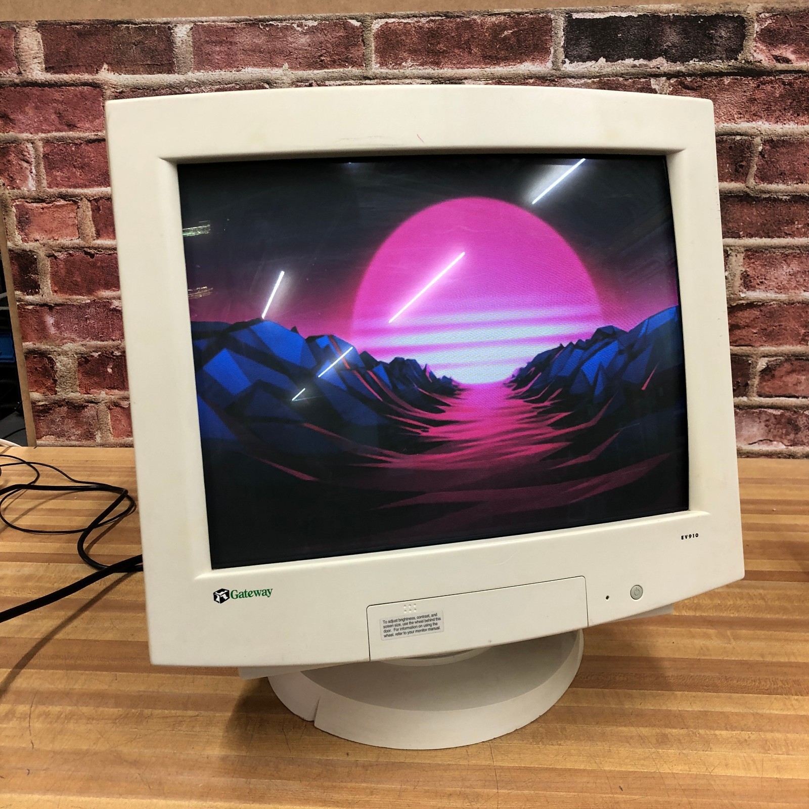 Gateway EV910 19" CRT VGA Computer Monitor | Retro Gaming - 1600 x 1200