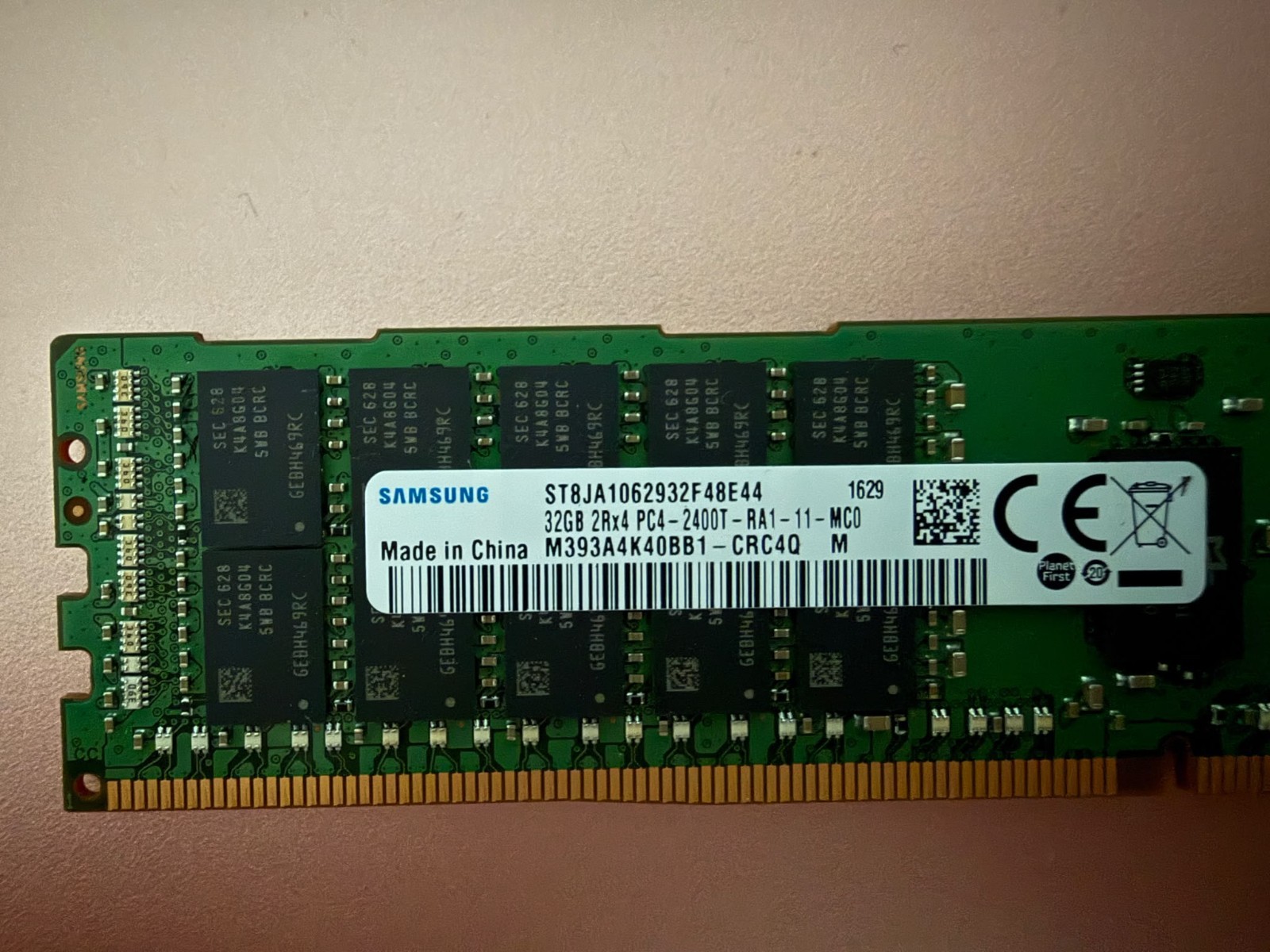Samsung 1x 32GB DDR4-2400 RDIMM  Memory(M393A4K40BB1-CRC)