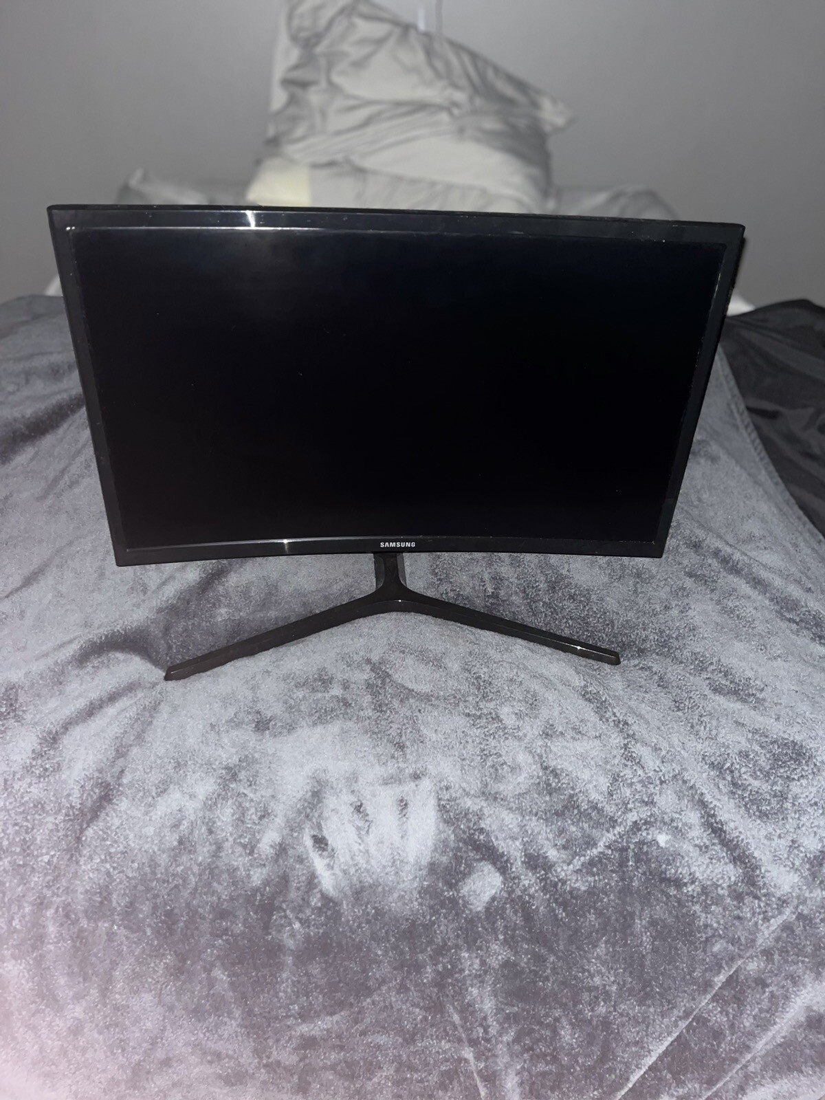 Samsung Odyssey CRG5 24" 1920 x 1080 LED Monitor - LC24RG50FZNXZA
