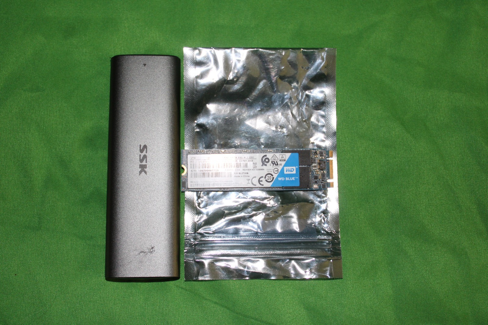 Western Digital WD Blue 3D NAND SATA, 1TB, M.2 2280 with SSK USB drive enclosure