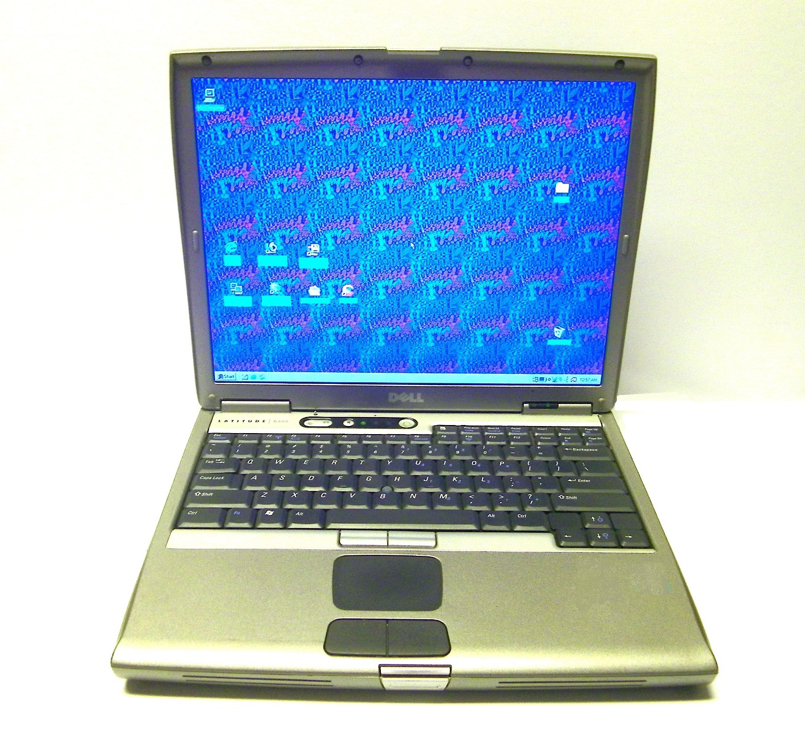 Dell Latitude D600 Windows98SE 1.6GB/100GB HD/512MB RAM — Radeon 32 Bit +Charger