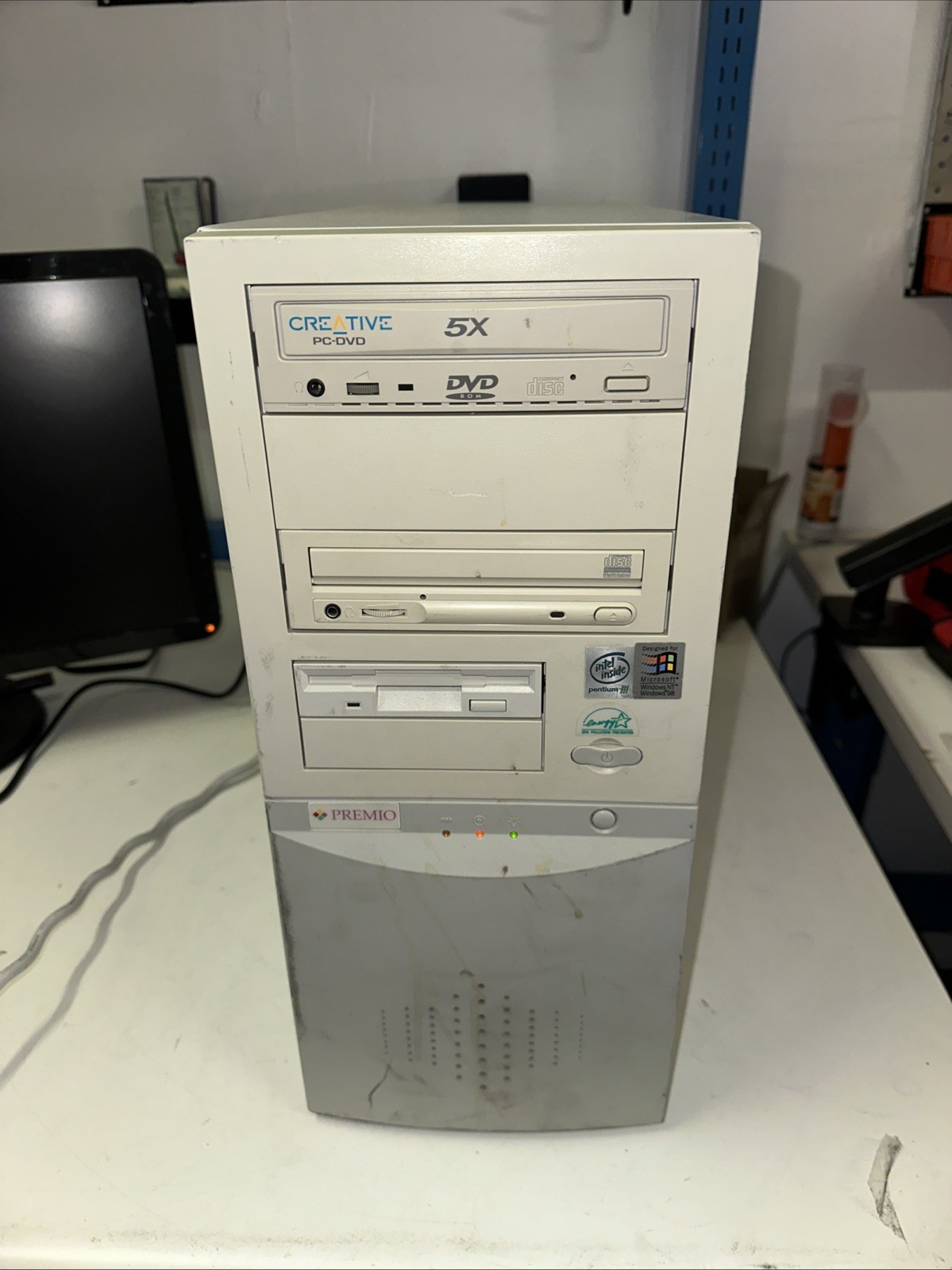 Vintage Premio Computer MTP6C Pentium III Powers On Makes Beeping Sounds RARE