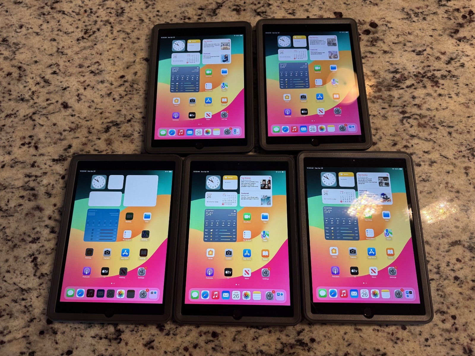 {Bundle of 5} Apple iPad (6th Gen) with OTTERBOX CASE 32 GB, Wi-Fi, 9.7 in- Gray