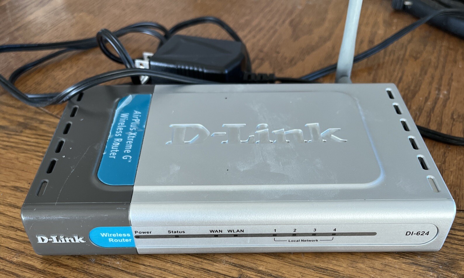 D-Link DI-624 AirPlus XtremeG 108 Mbps 4-Port  Wireless G Router