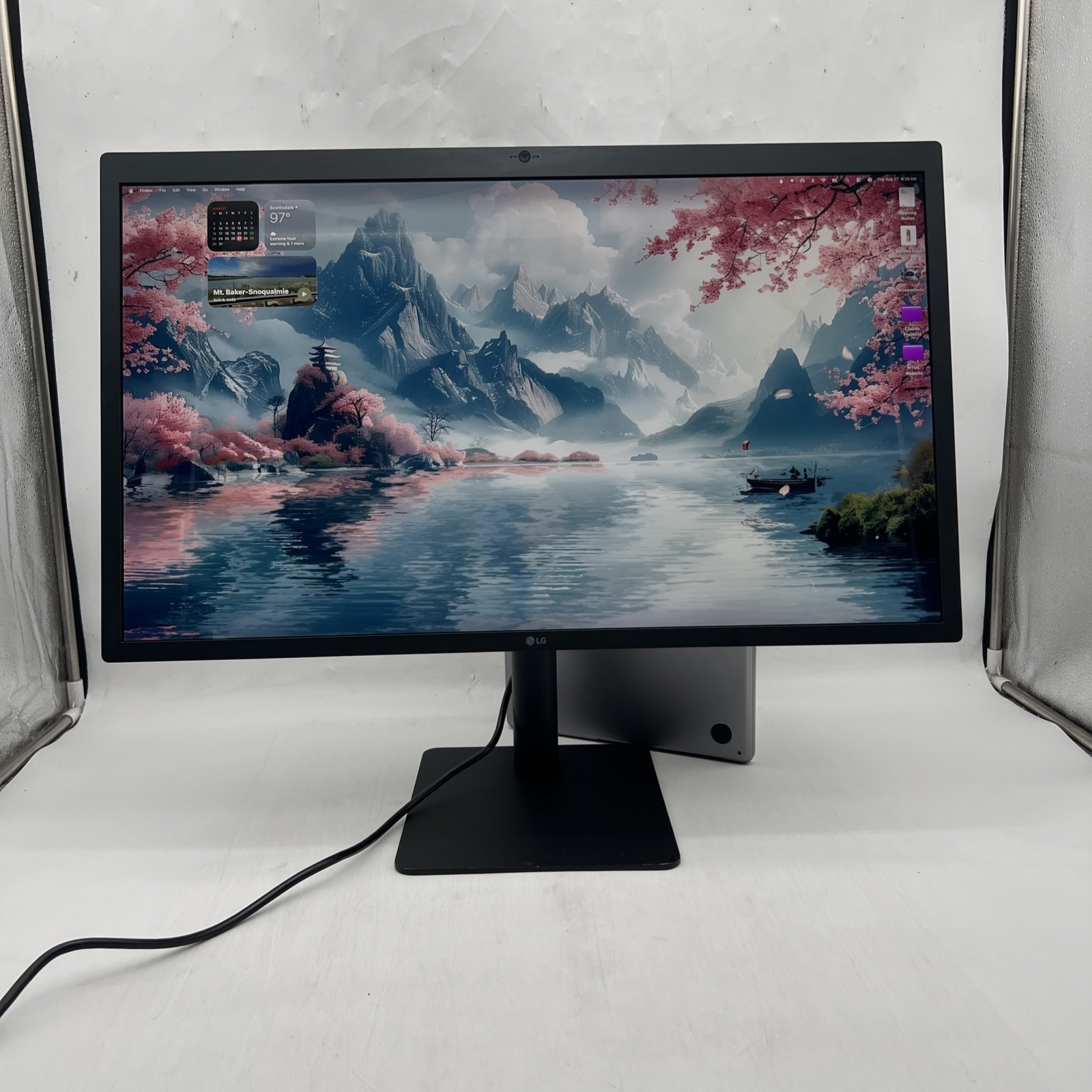 LG 27MD5KA 27" 5K IPS Monitor Thunderbolt 3 USB-C Camera w/Stand READ CONDITION