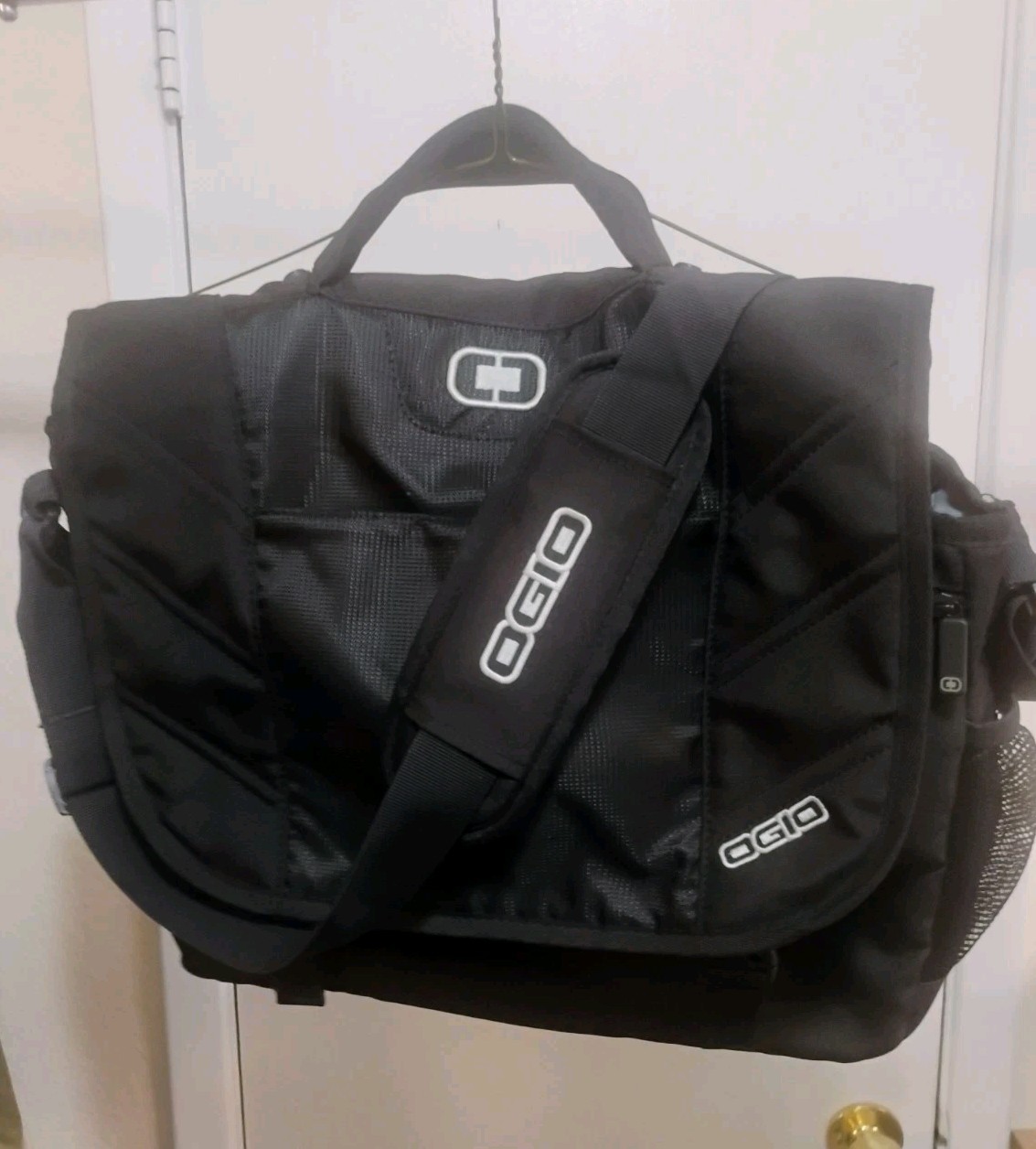 OGIO HR2 Black Nylon Messenger Shoulder Bag for Laptop Padded Dividers