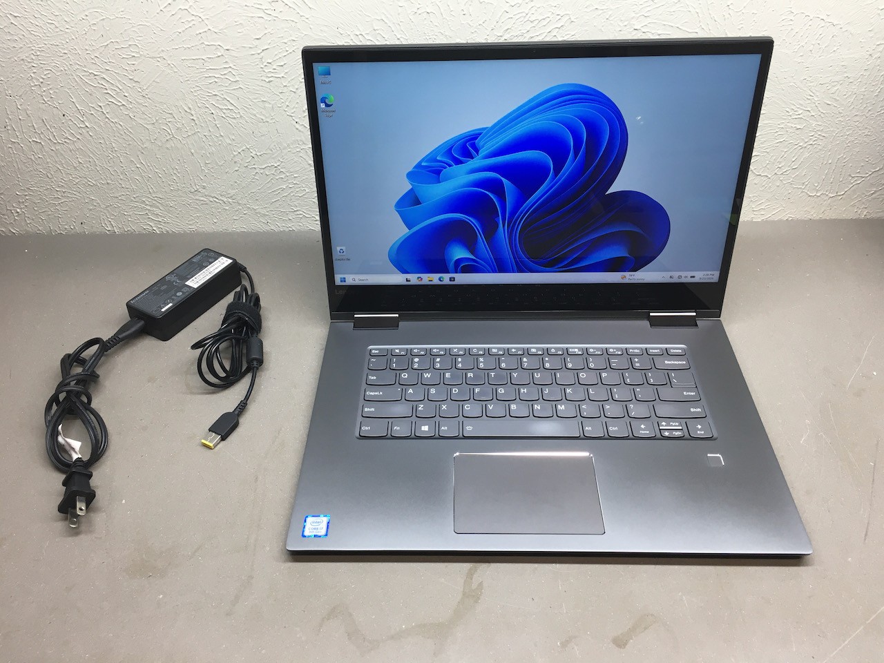 Lenovo Yoga 730-15IKB 15.6" Intel i7-8550U 1.8GHz 8GB RAM 256GB SSD Windows 11
