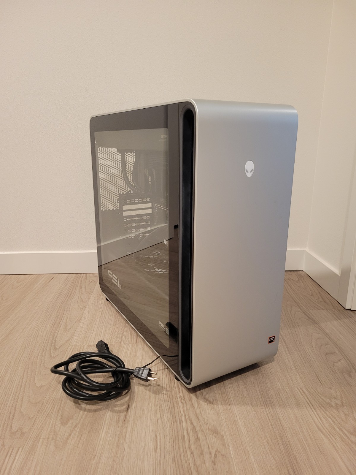 Alienware Area-51 AAT2265 — Ryzen 9 9950X3D / 64GB DDR5 / 3TB SSD / NO GPU