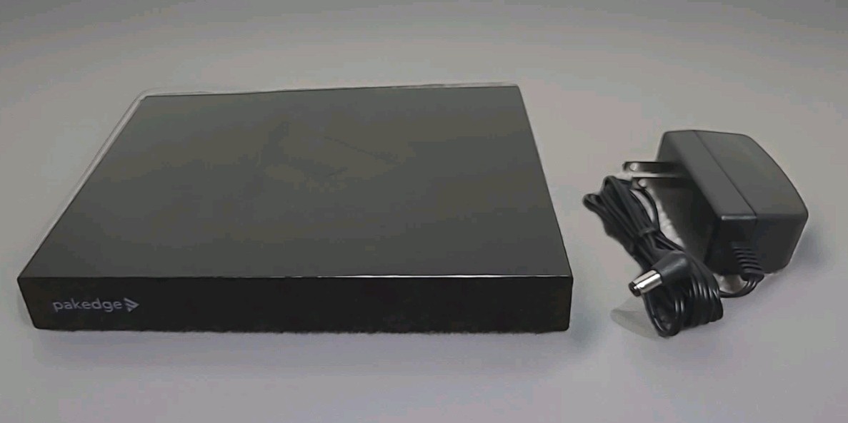 Pakedge WR-1 Dual Band Wireless Router w/ Power Supply – 802.11ac, Control4 EUC